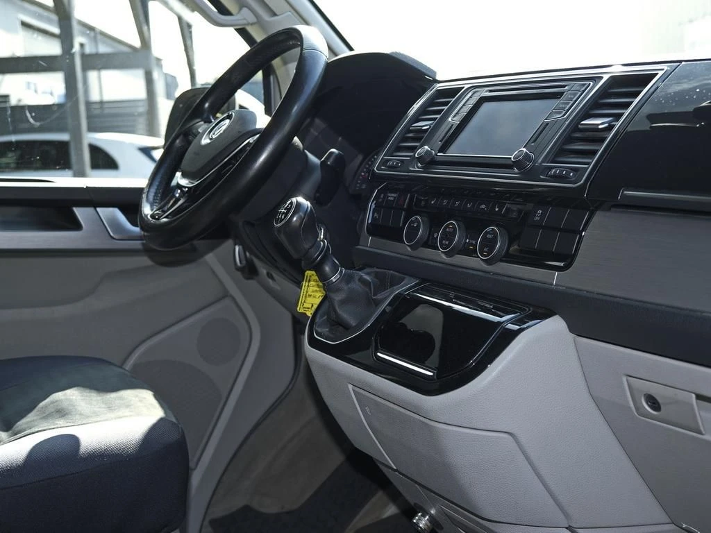 Volkswagen-Transporter-image-9