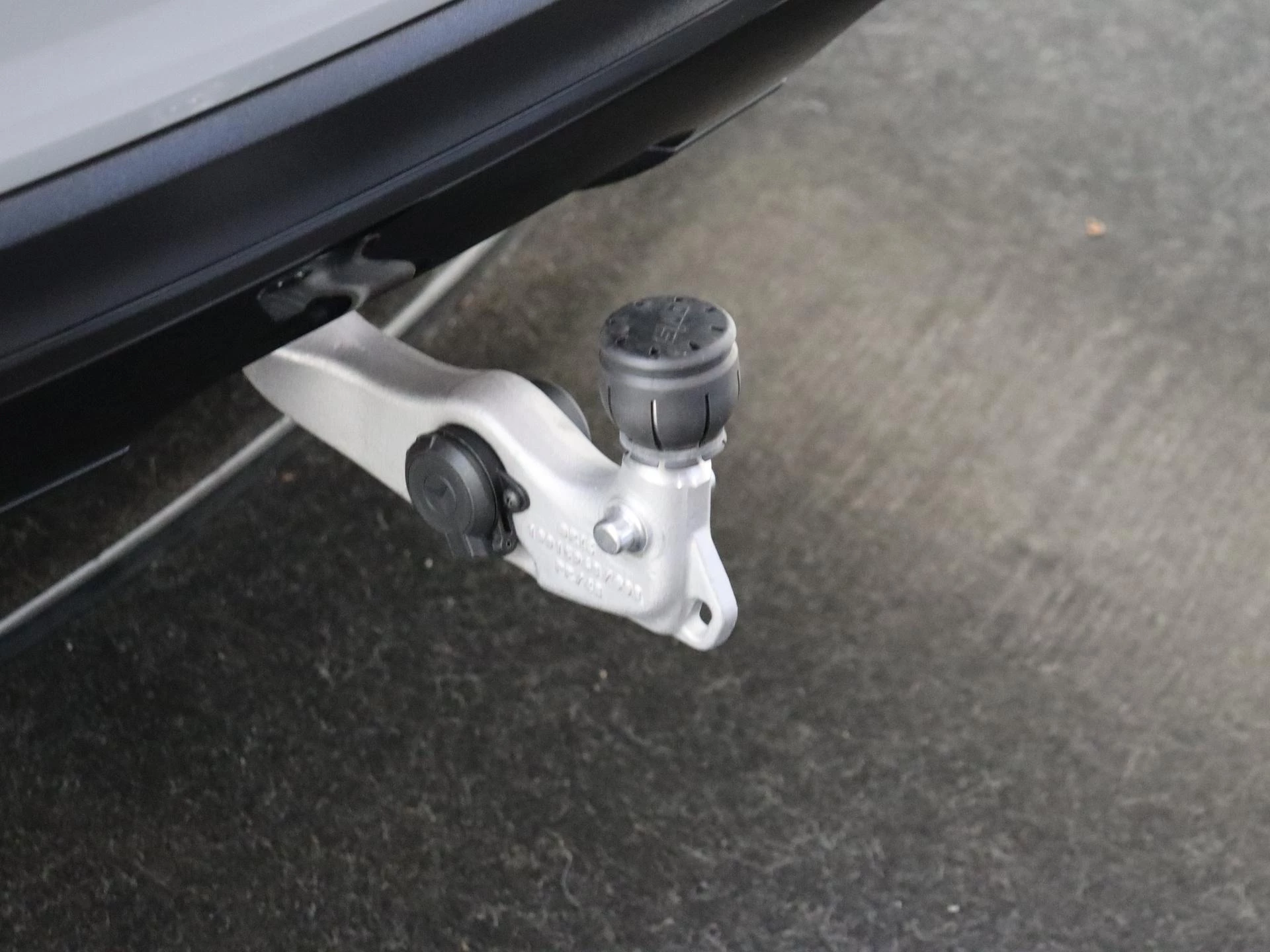 Mercedes-Benz-GLS-image-39