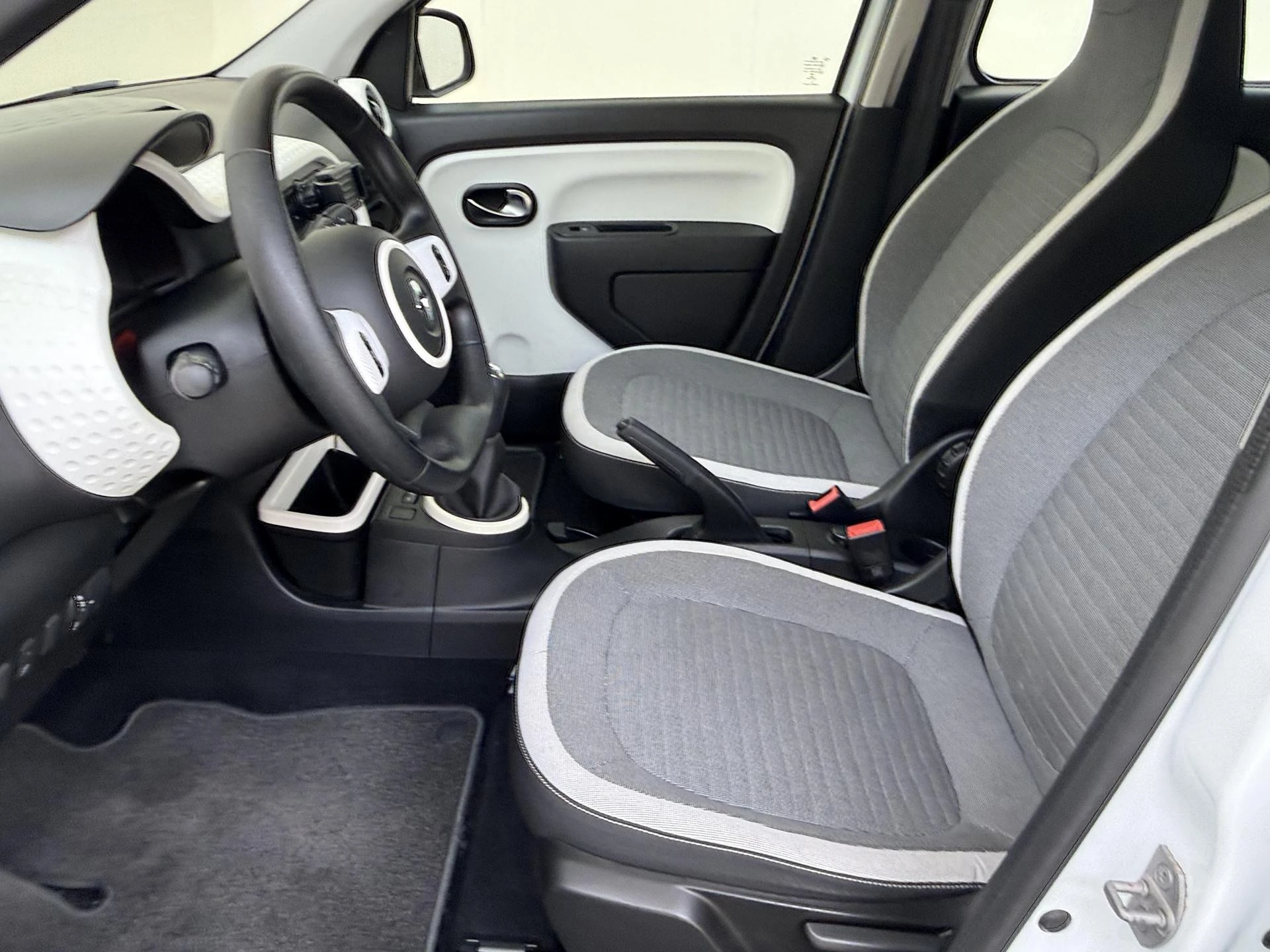 Renault-Twingo-image-14