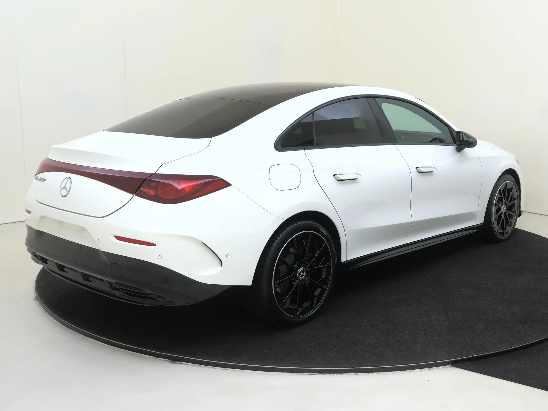 Mercedes-Benz-CLA-image-3