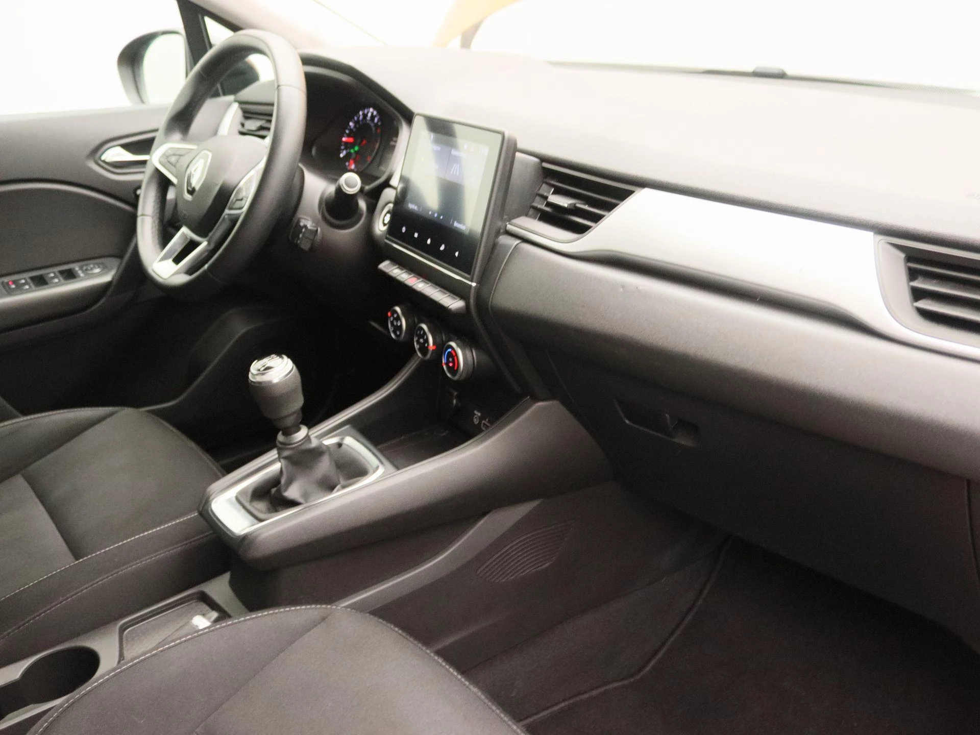 Renault-Captur-image-25