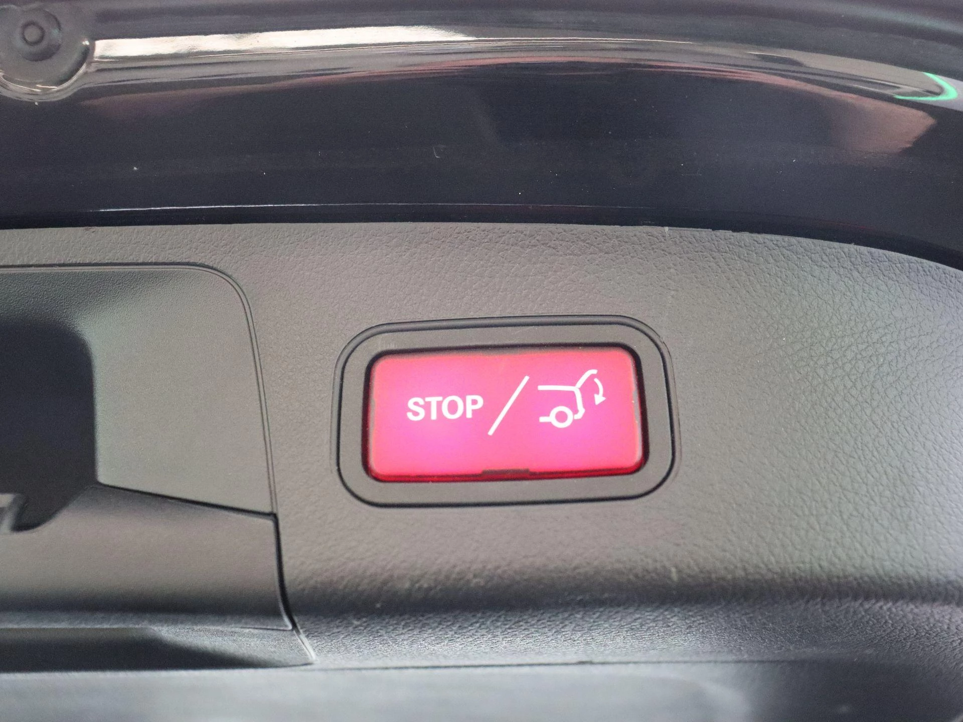 Mercedes-Benz GLA 250 e Luxury Line + LEDER + CARPLAY +