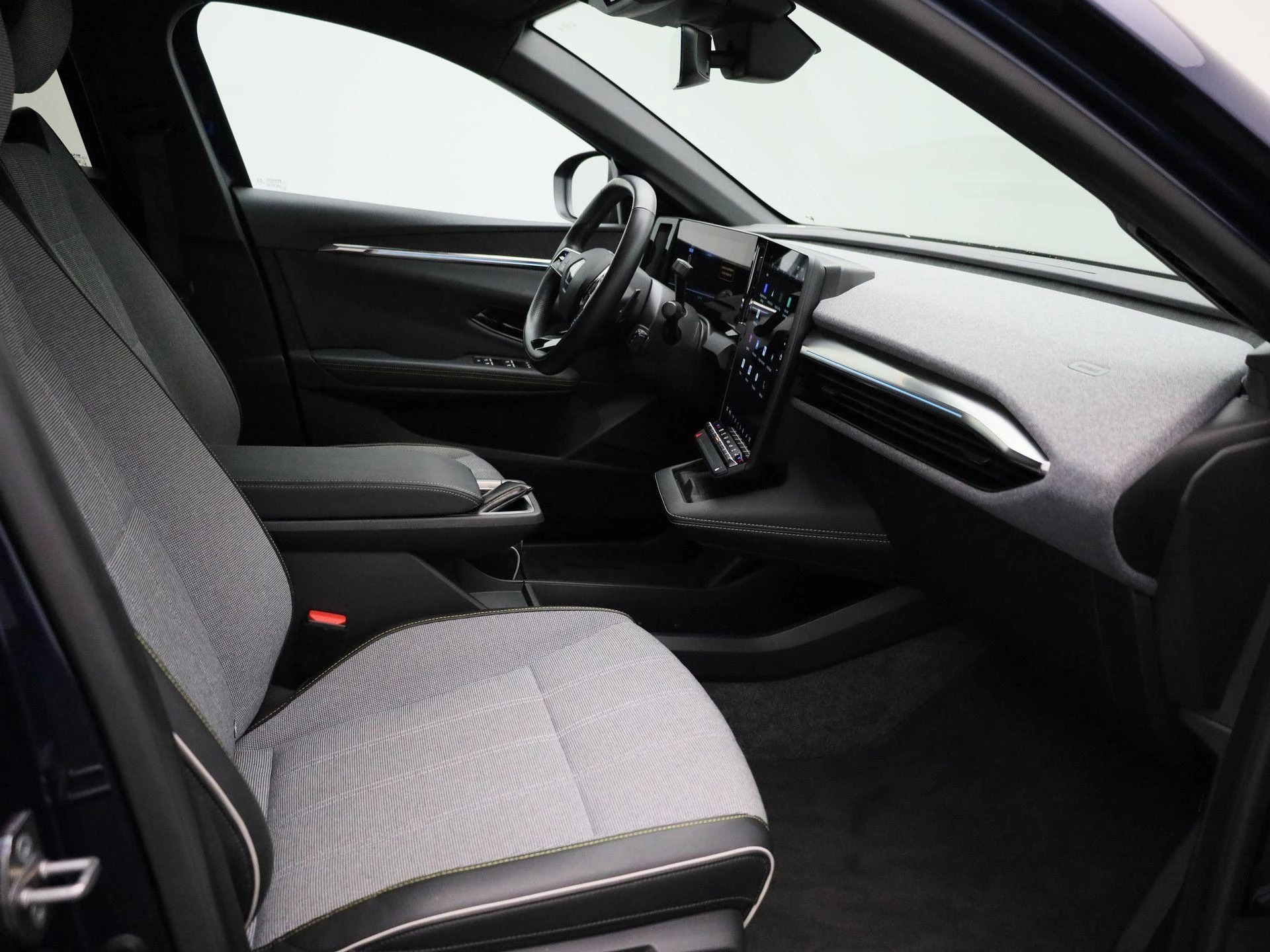 Renault-Megane E-Tech-image-32