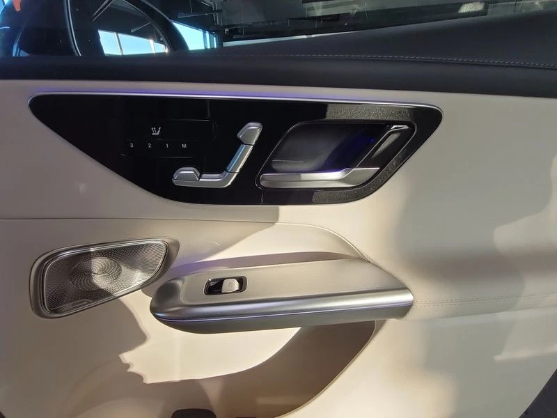 Mercedes-Benz-GLC 300 de-image-20
