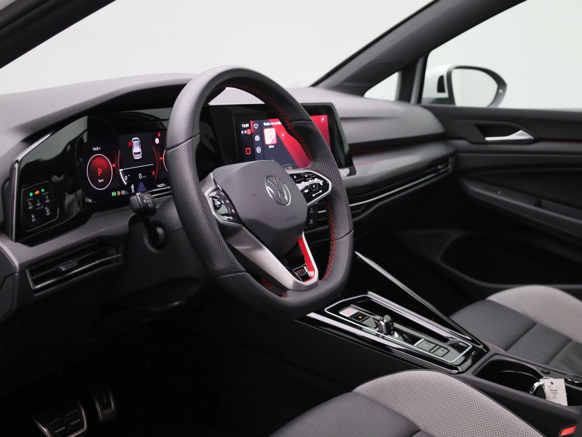 Volkswagen-Golf-image-34