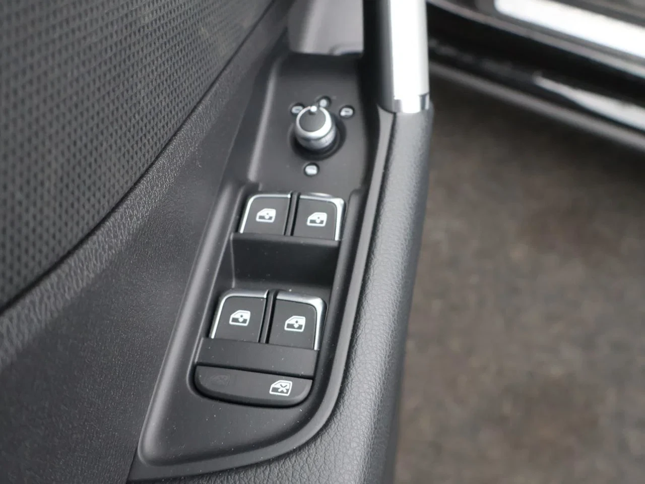 Audi Q2 35 TFSI Business Edition Advanced 150PK *AUTOMAAT*LEDER*CAMERA*CRUISE*PDC*VIRTUAL COCKPIT*AIRCO*ZETELVERWARMING*...*
