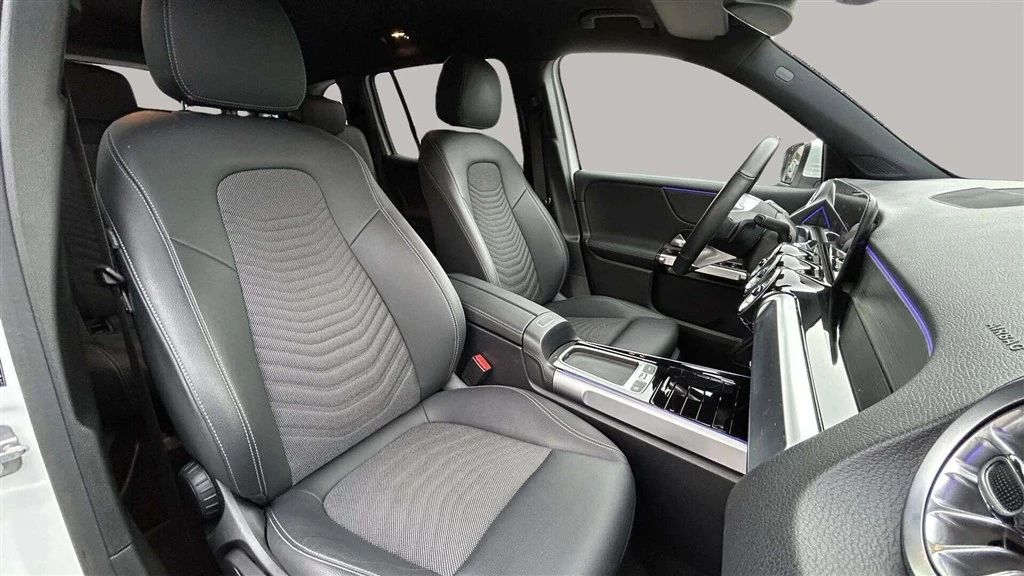 Mercedes-Benz-EQB-image-23