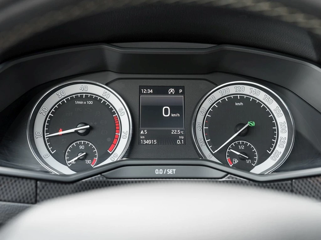 Škoda Superb Combi 2.0 TSI DSG 4x4 Sportline *Xenon*Panorma*AHK*el. Heckklappe*Standheizung*Soundsystem*PD