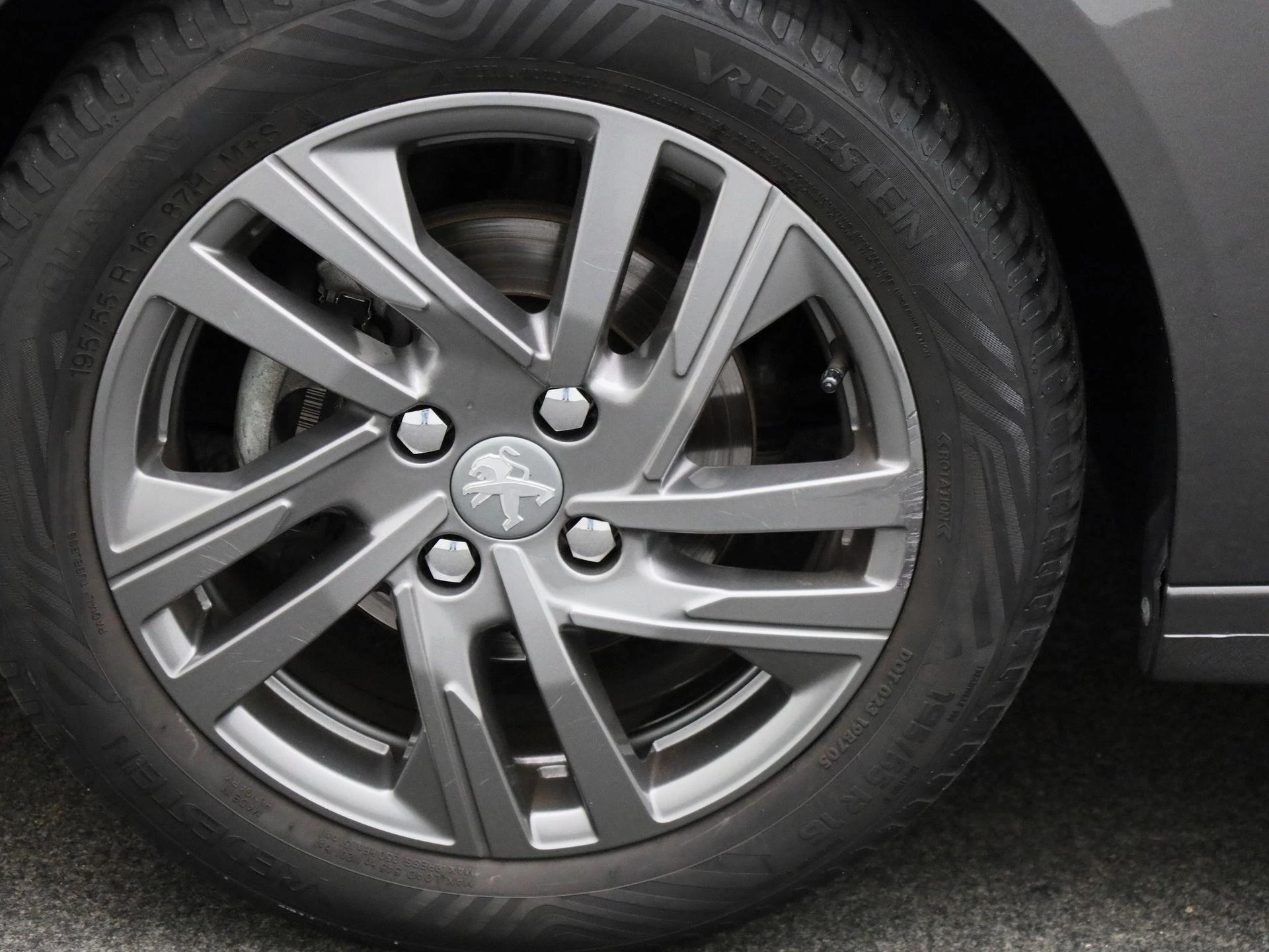 Peugeot-208-image-11