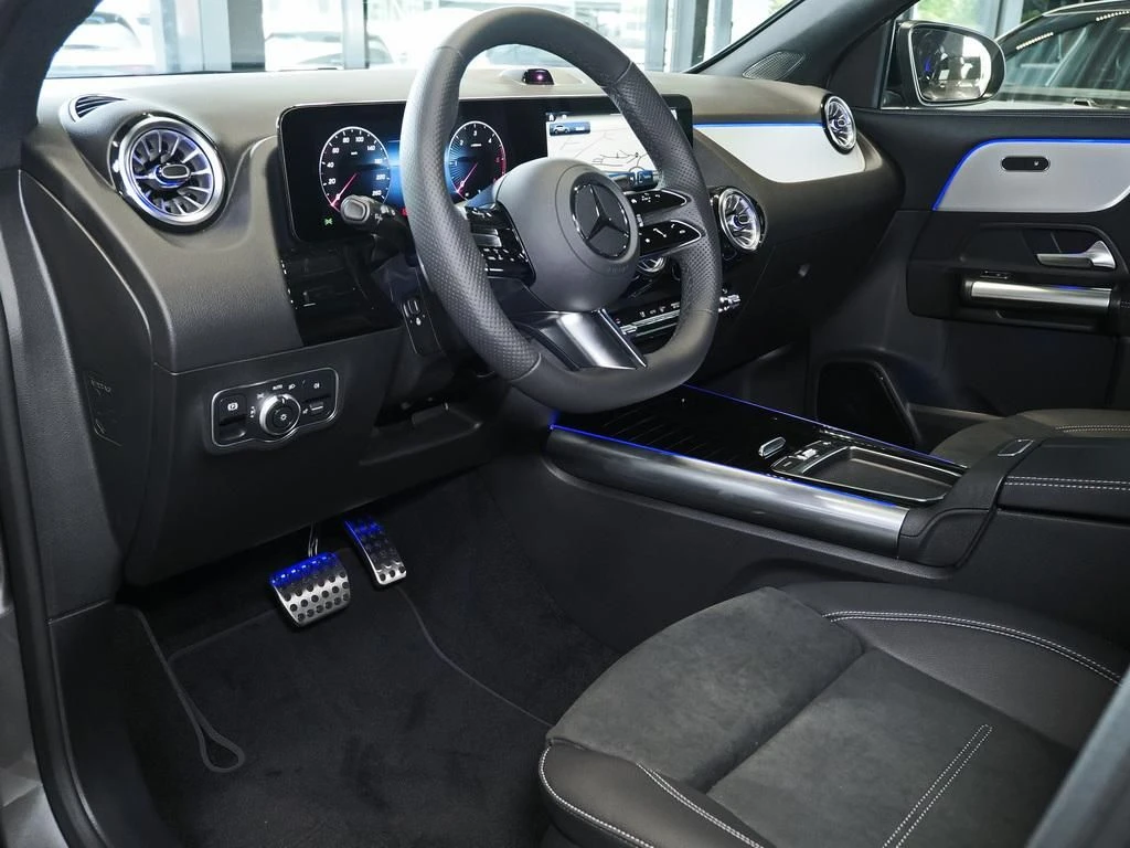 Mercedes-Benz-GLA 200 d-image-5