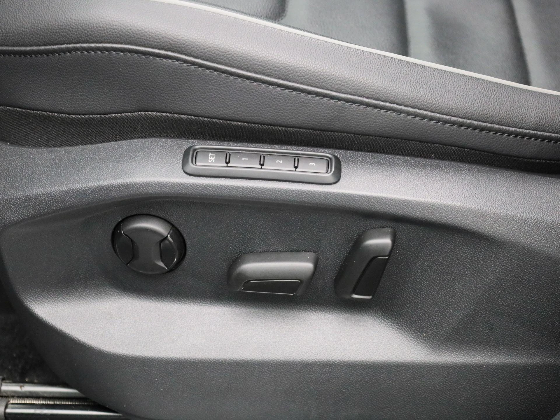 Volkswagen-Tiguan-image-33