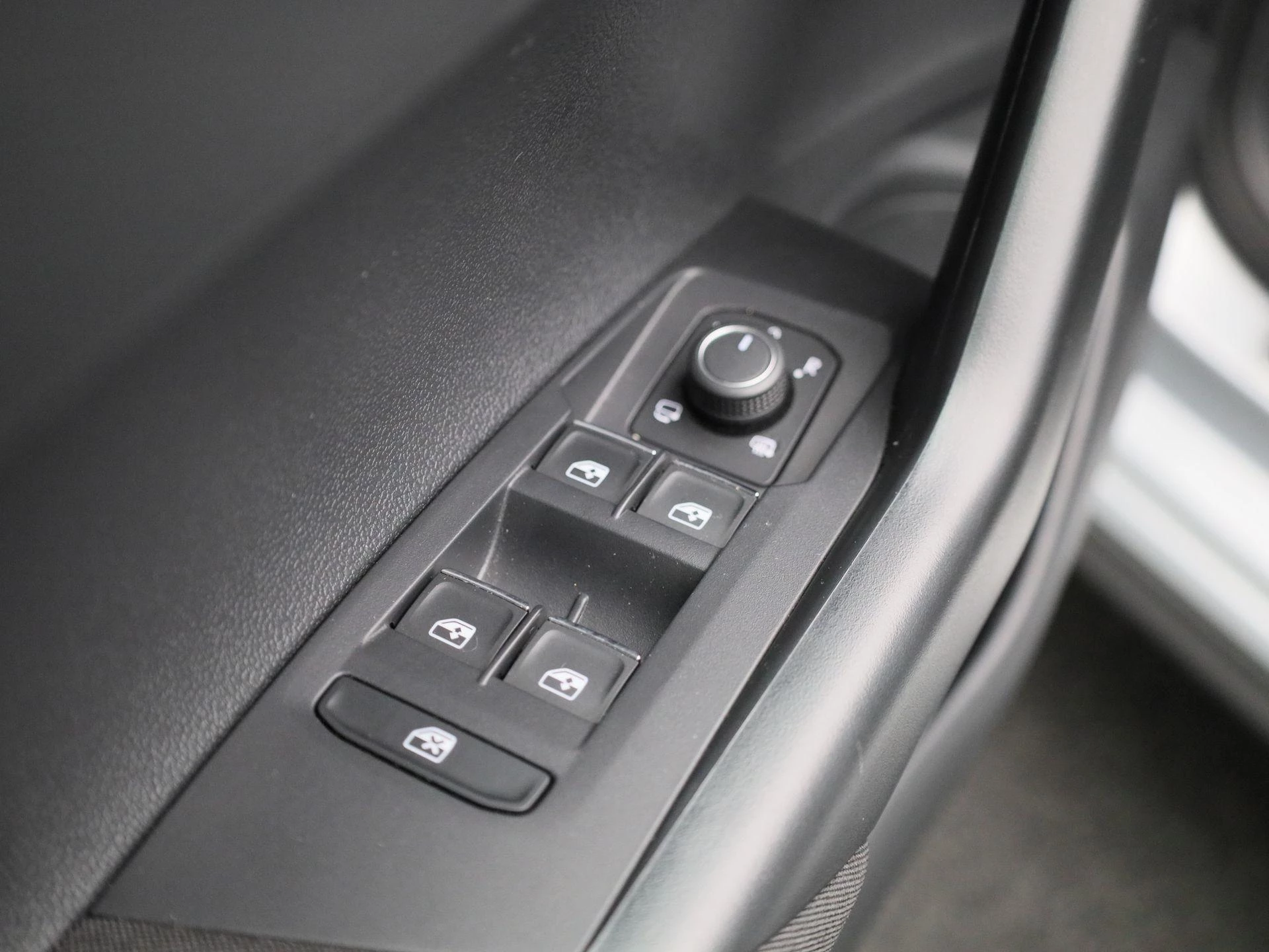 Volkswagen-Polo-image-30