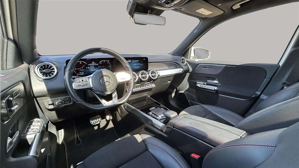 Mercedes-Benz-EQB-image-19