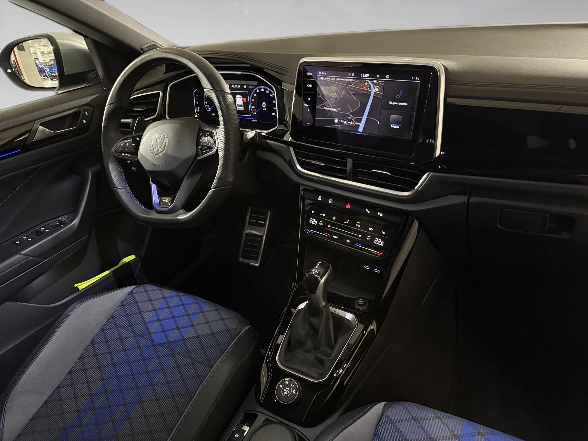 Volkswagen-T-Roc-image-6