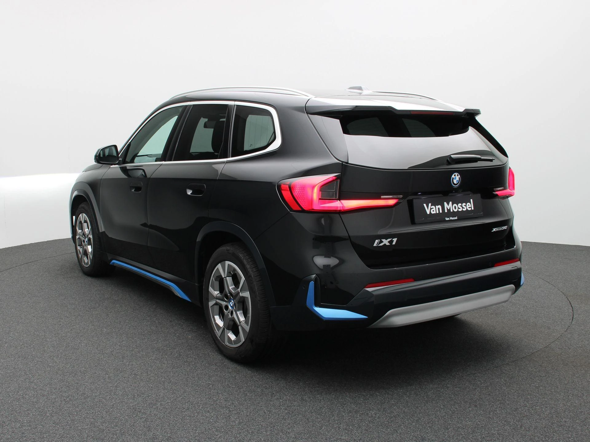 BMW-iX1-image-1