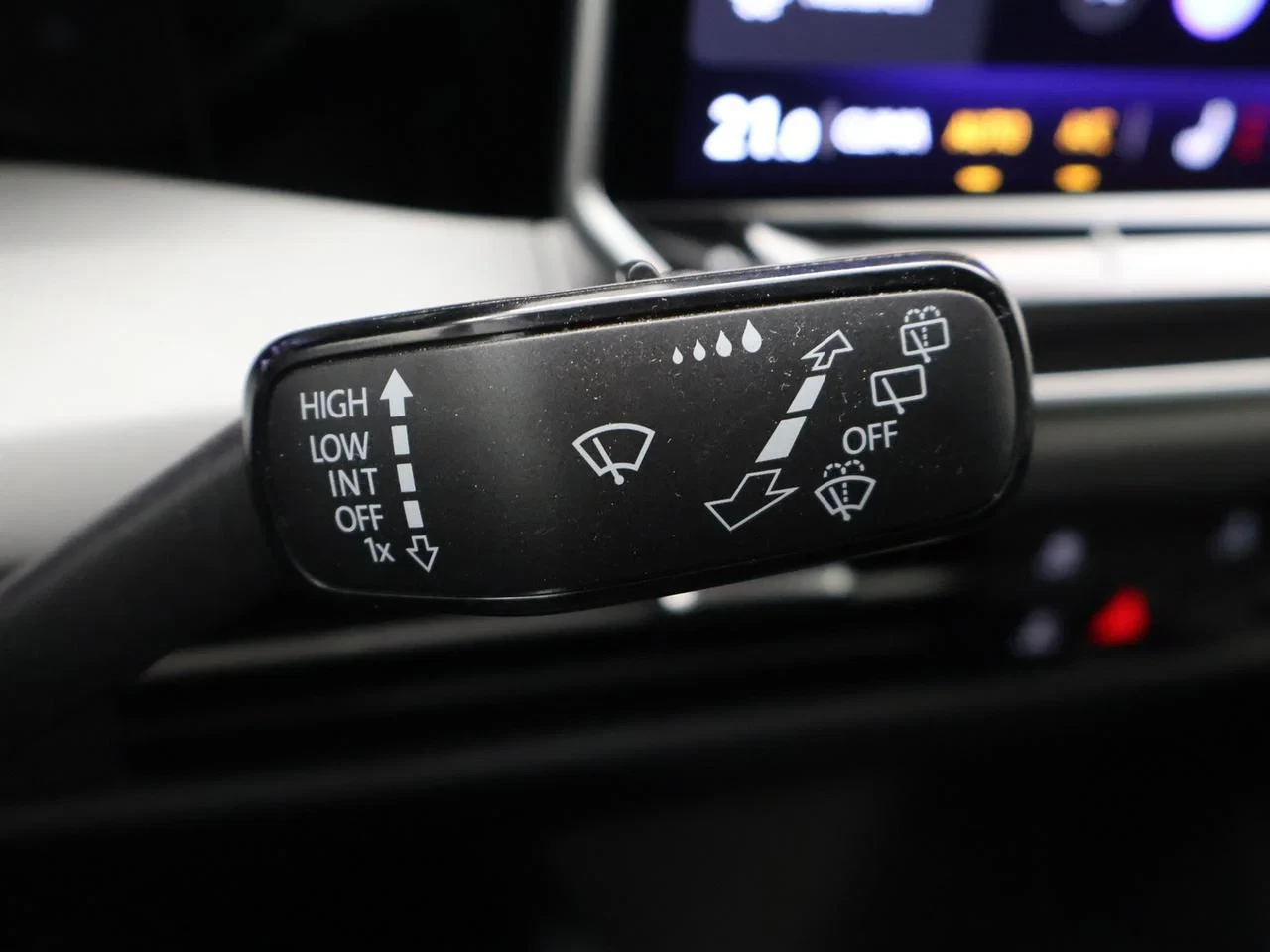 Volkswagen-Golf-image-25