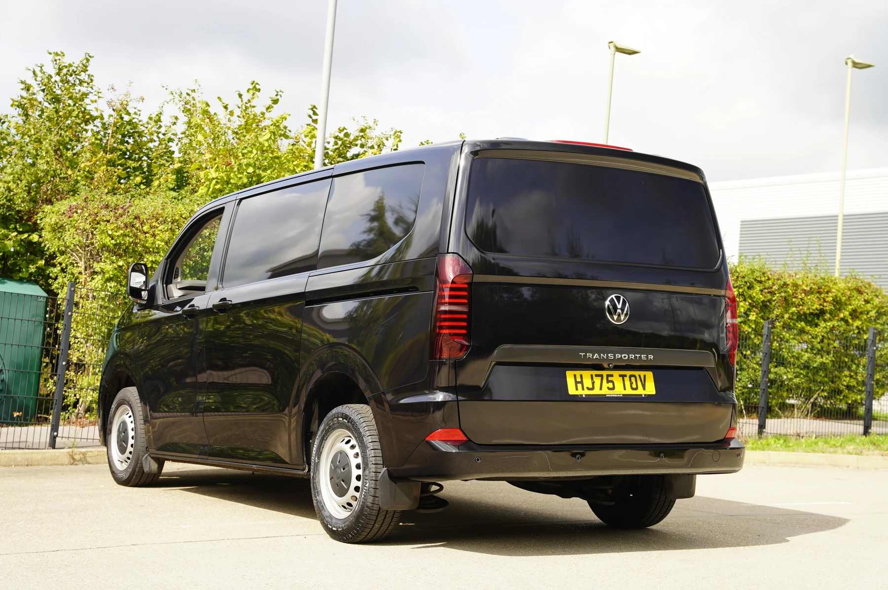 Volkswagen-Transporter-image-2
