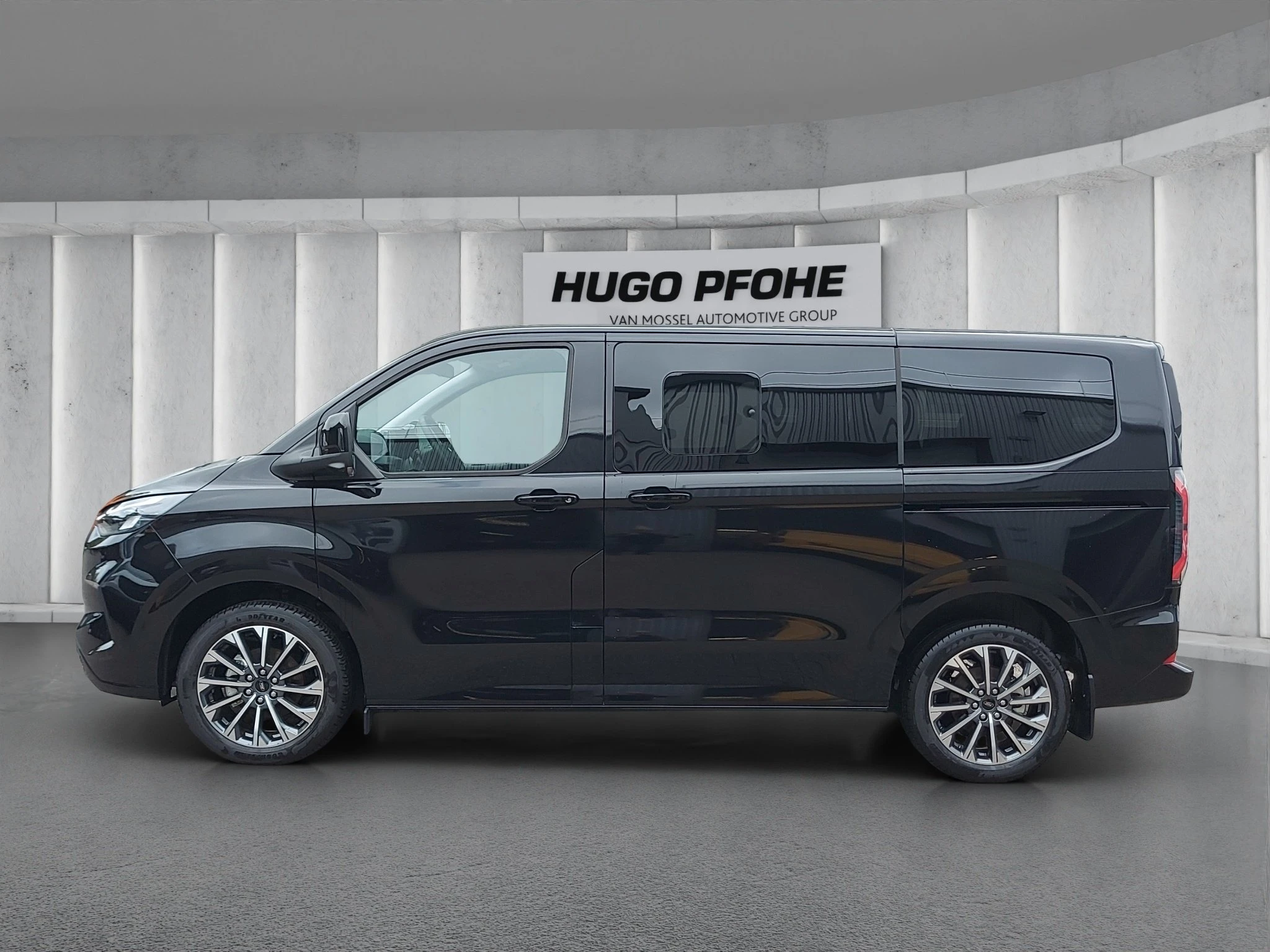 Ford-Tourneo Custom-image-1