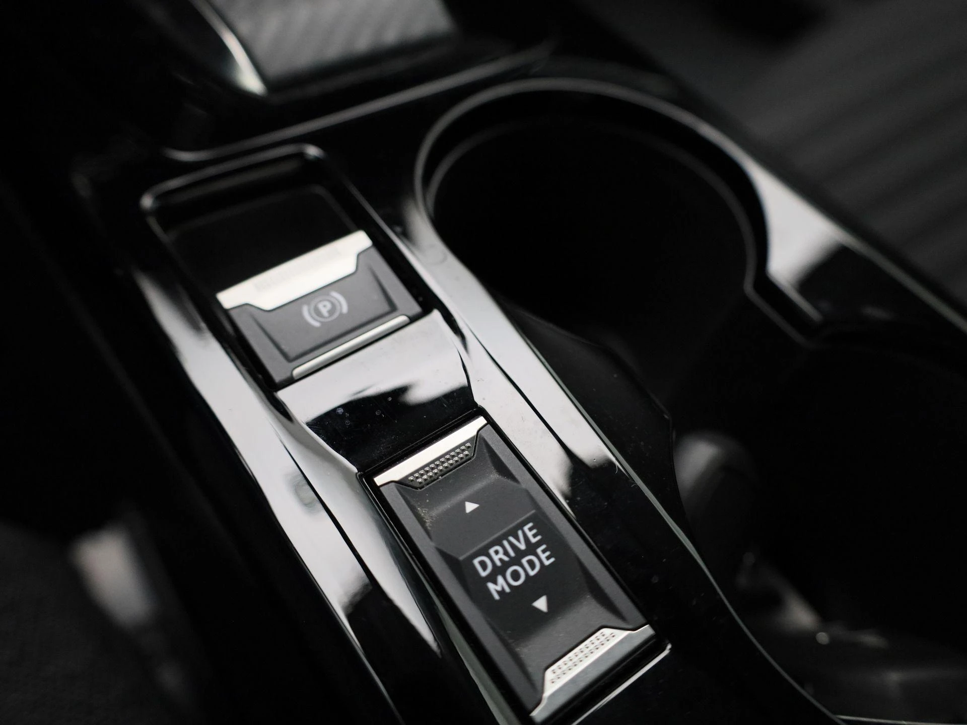 Peugeot-e-208-image-26