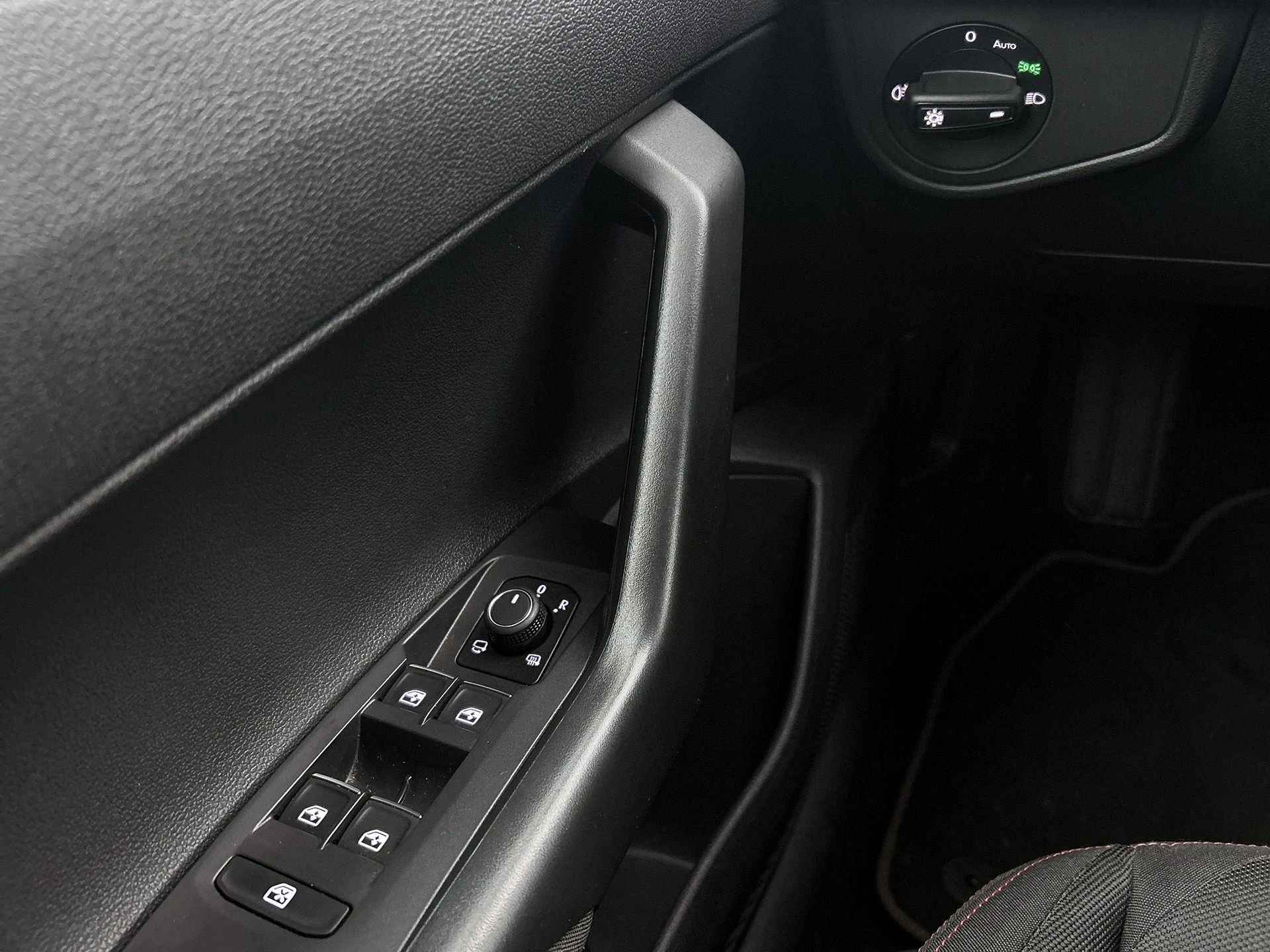 Volkswagen-Polo-image-38