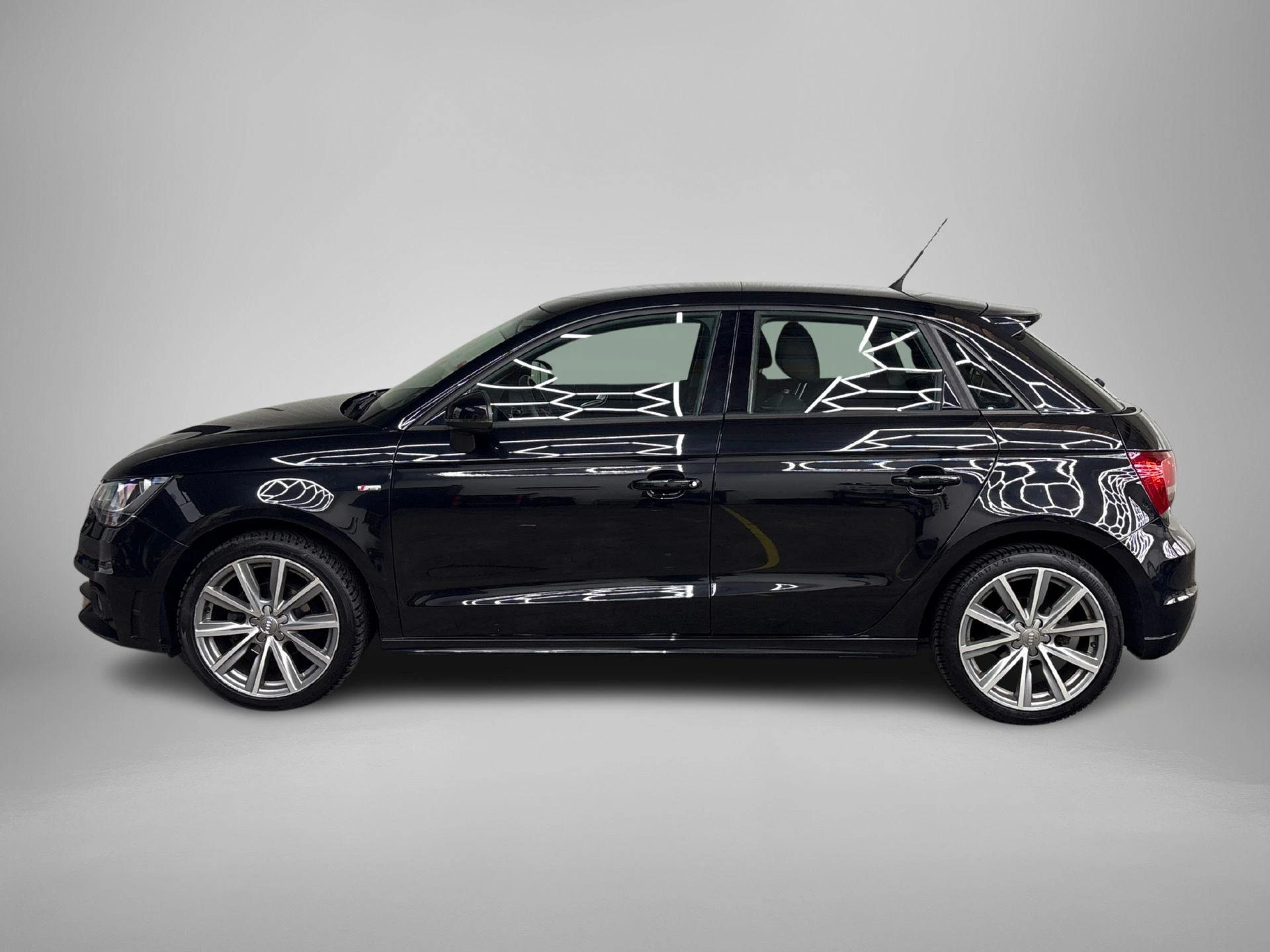 Audi-A1 Sportback-image-1