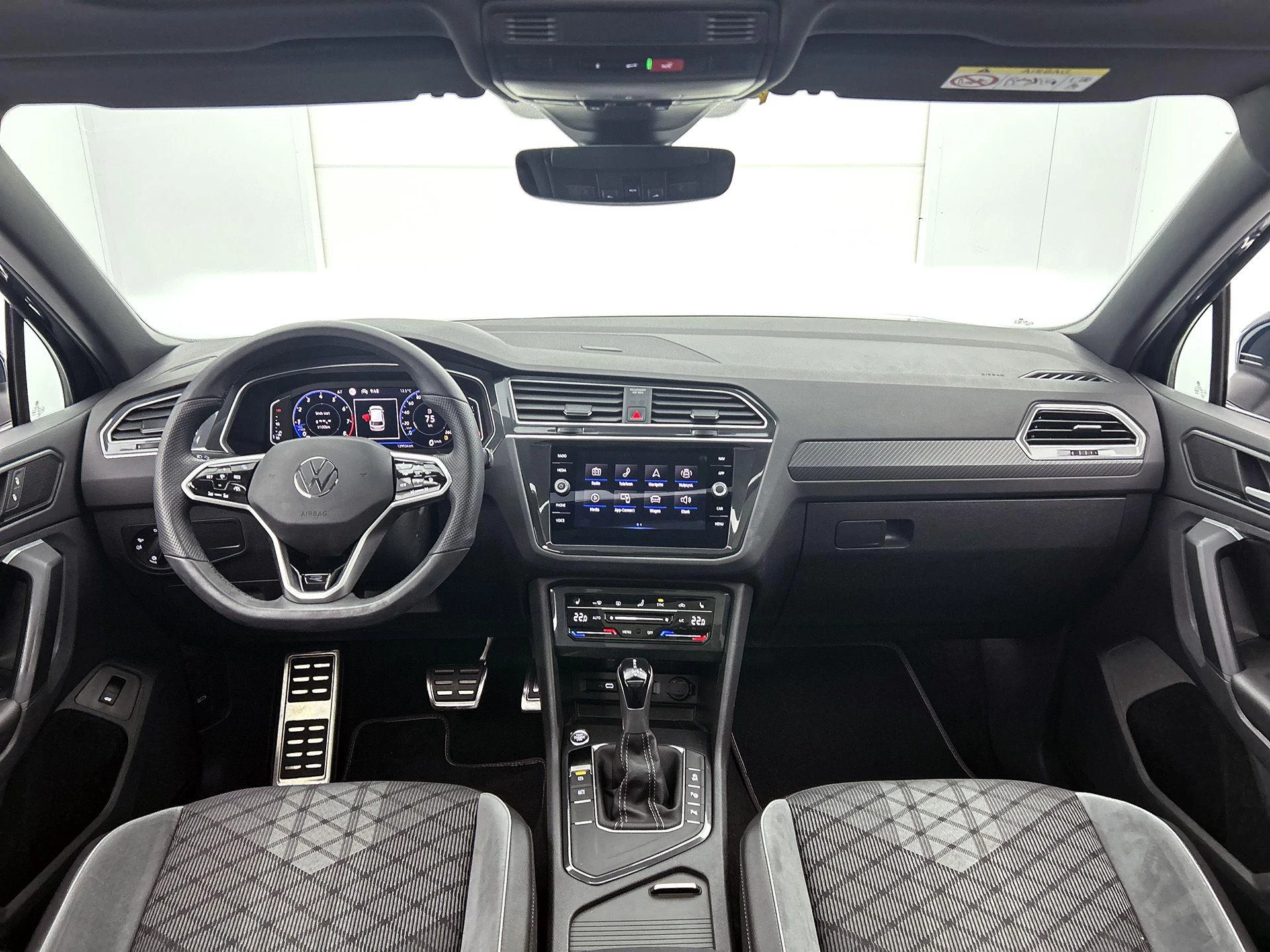 Volkswagen-Tiguan-image-21