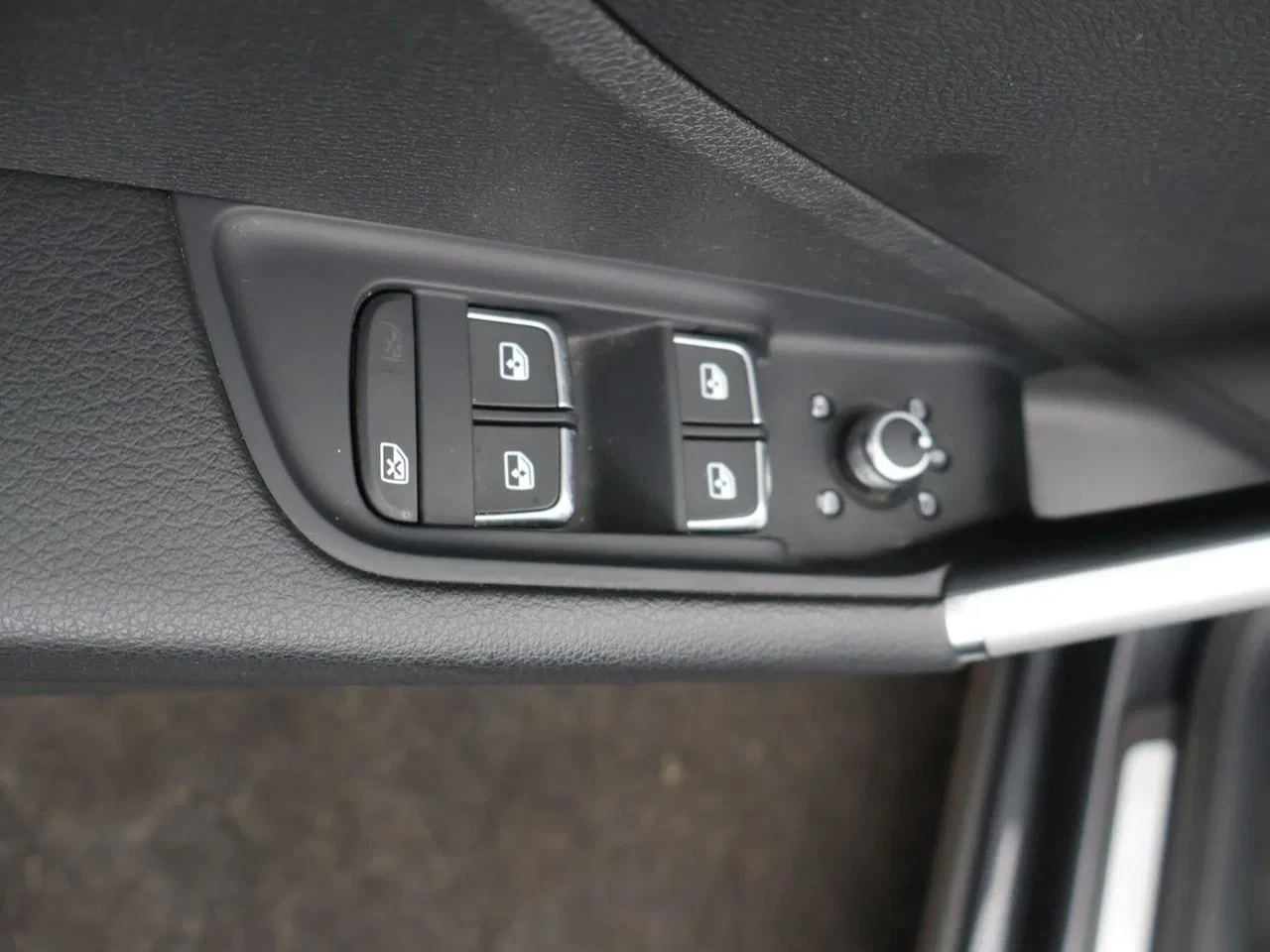 Audi Q2 Audi Q2 Business Edition Advanced 35TFSI 150PK *AUTOMAAT*LEDER*TREKHAAK*CRUISE*PDC*CAMERA*NAVI*VIRTUAL COCKPIT*...*