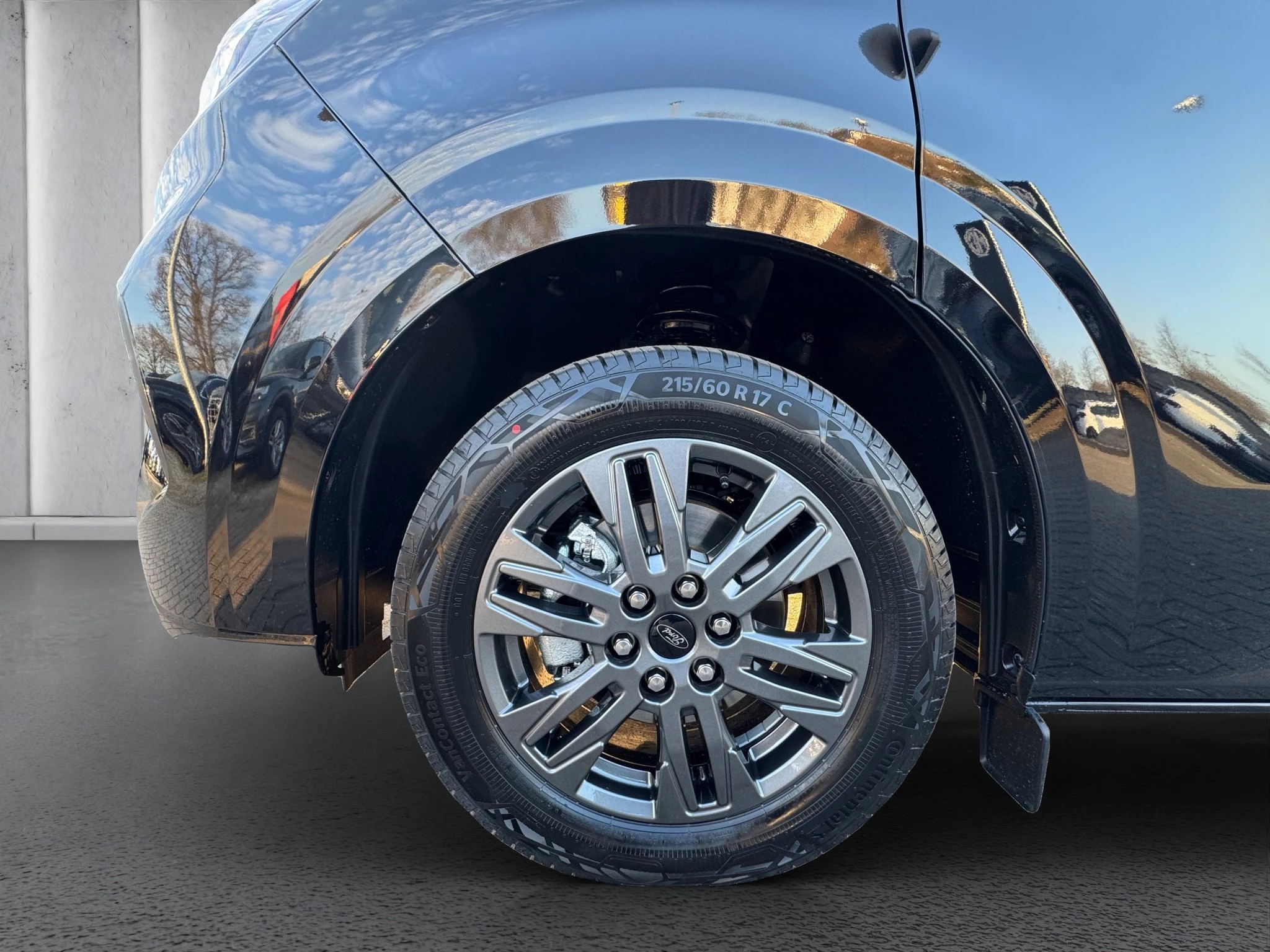 Ford Tourneo Custom Titanium 320 L1 2.0 l EcoBlue. 8-Gang-Automatikgetriebe. Frontantrieb