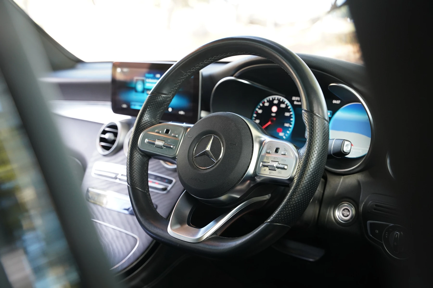 Mercedes-Benz-GLC-image-16