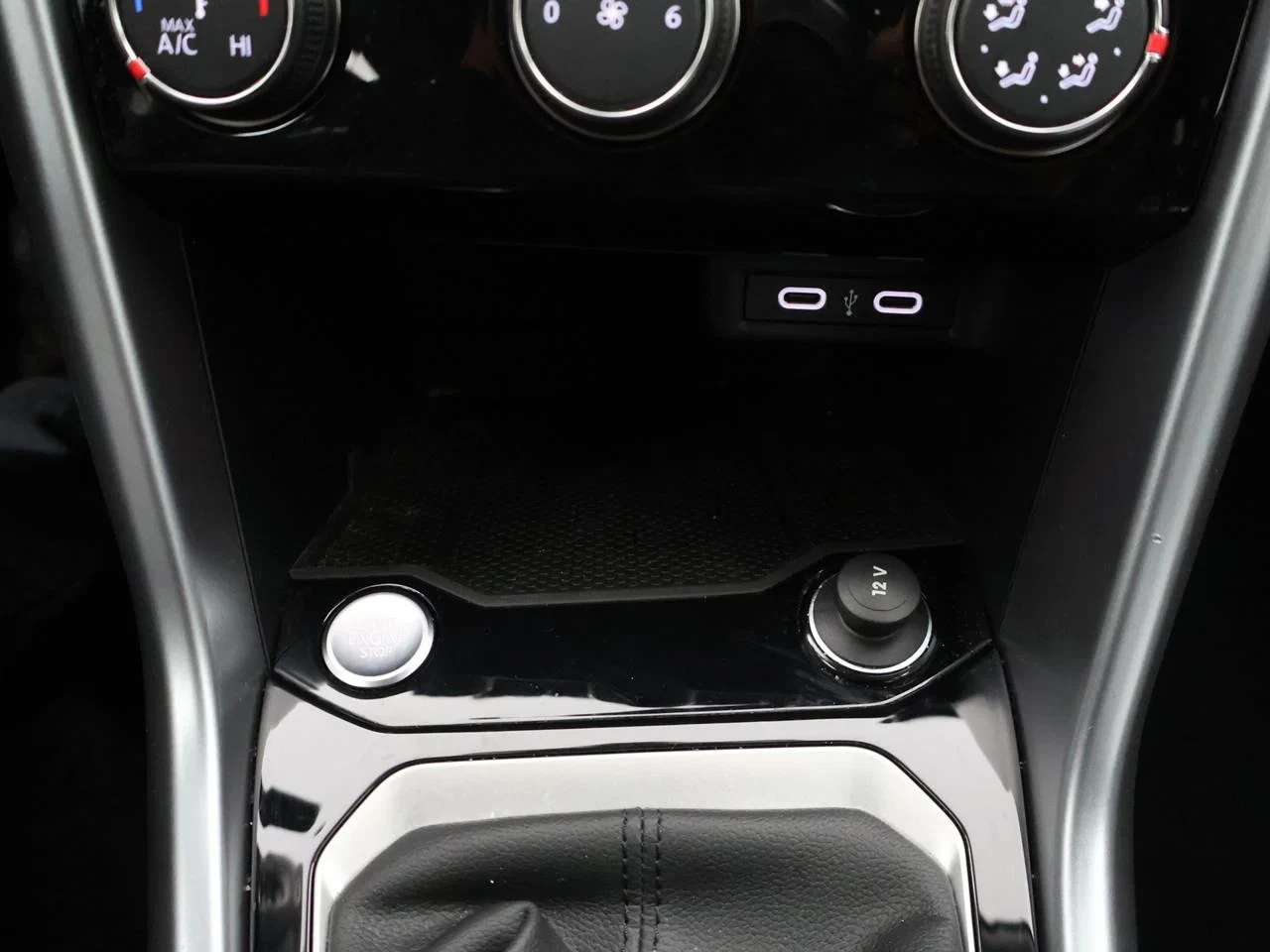 Volkswagen-T-Roc-image-18