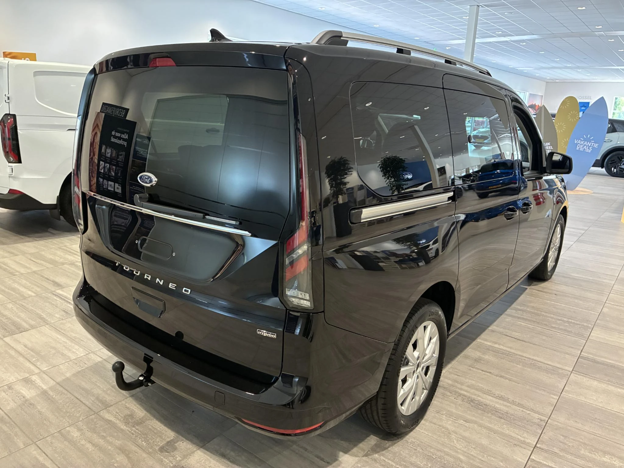 Ford Tourneo Connect 1.5 EcoBoost PHEV L2 Limited/Titanium