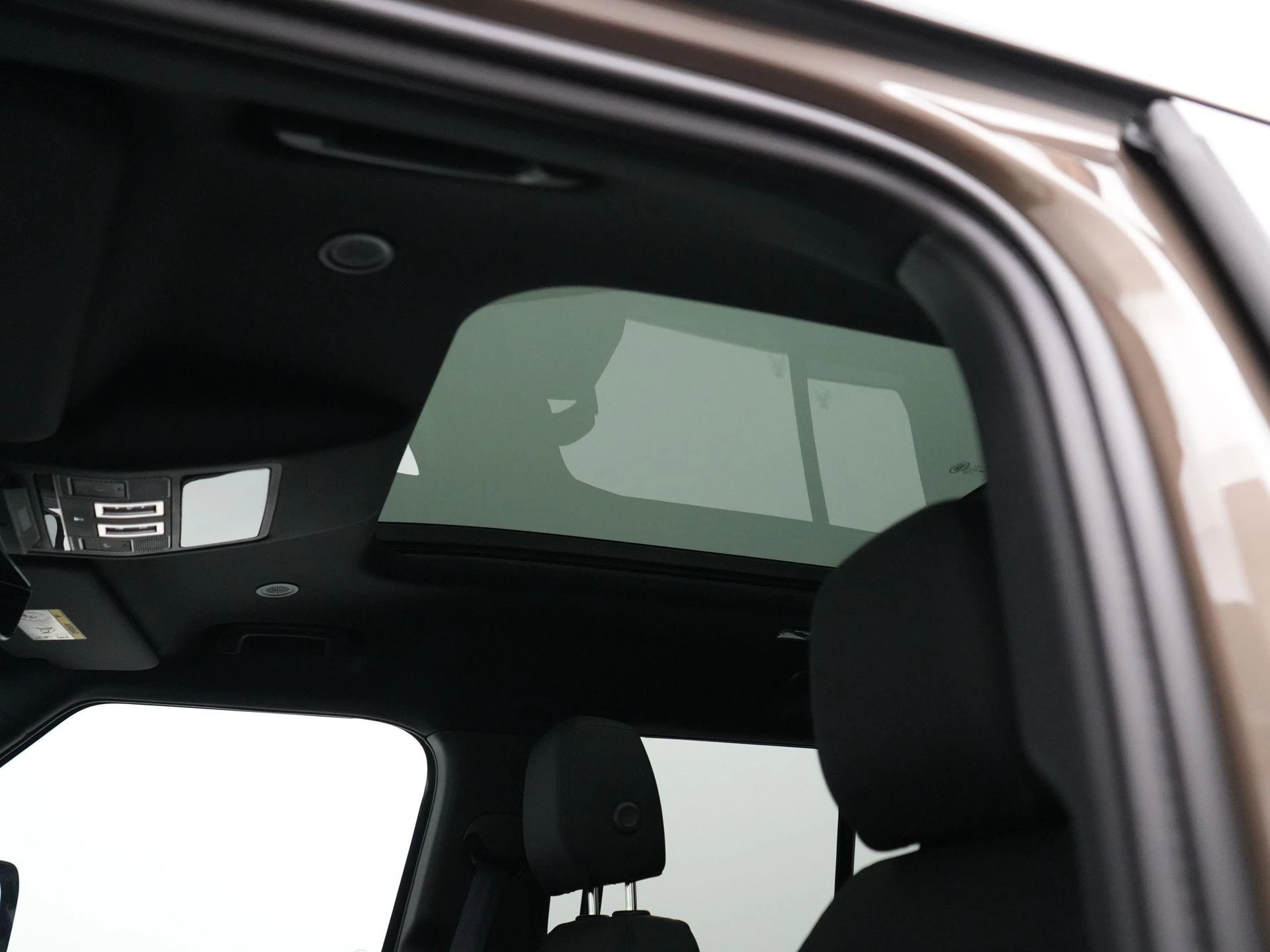 Land Rover-Defender-image-34