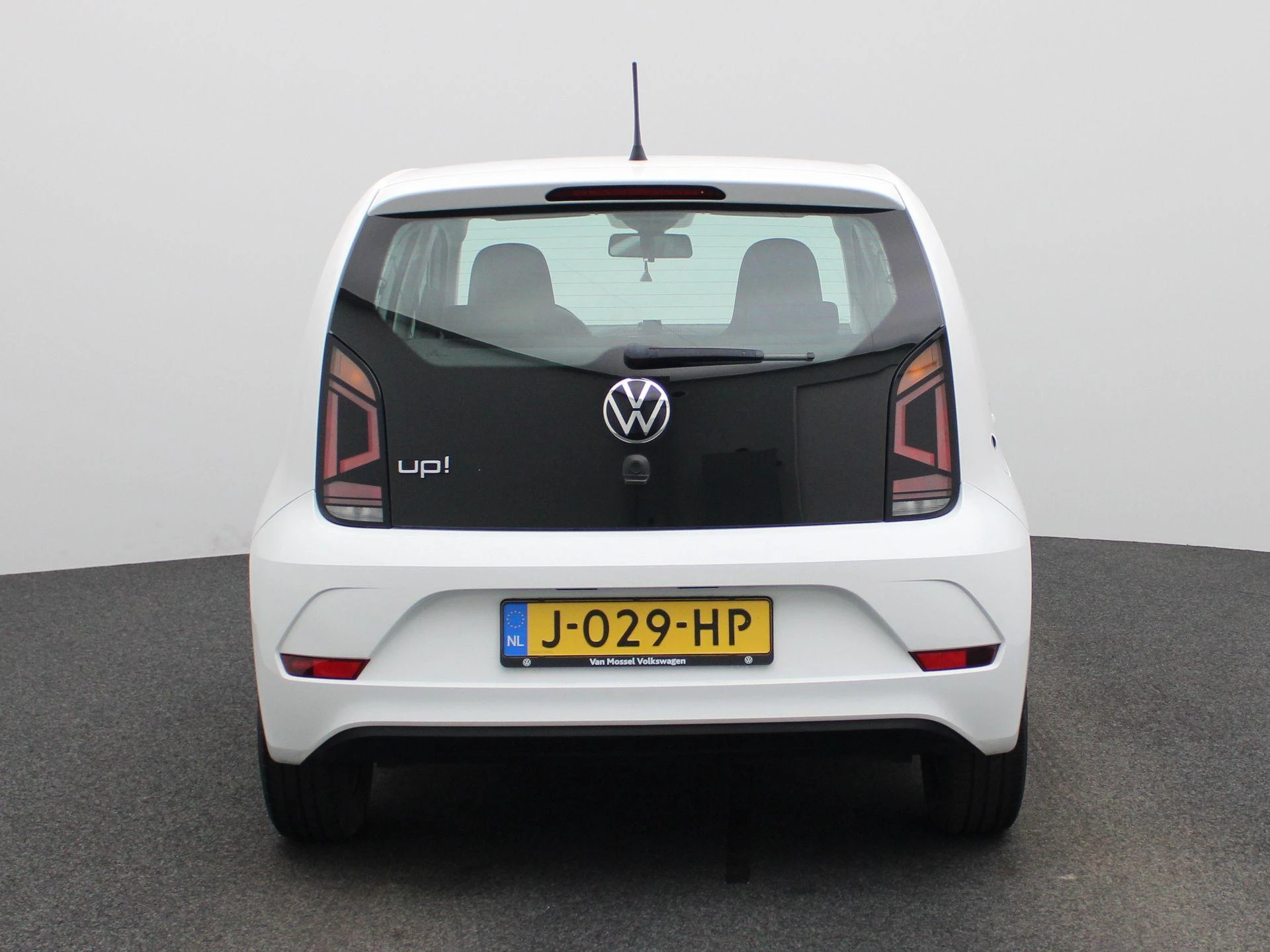 Volkswagen-up!-image-4
