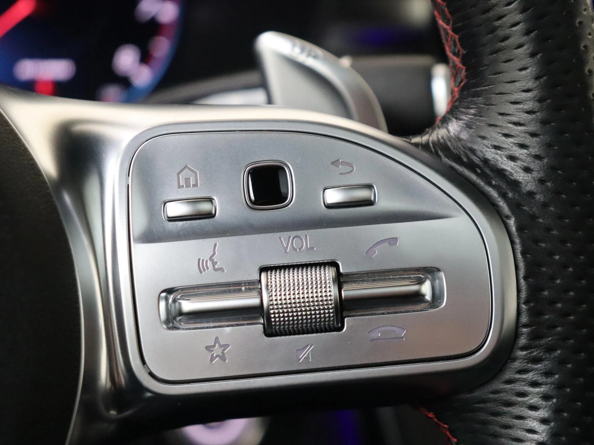 Mercedes-Benz-GLC-image-19