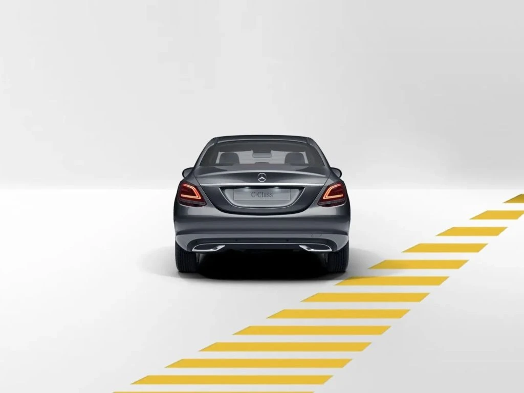 Mercedes-Benz-C-Klasse 180 CGI-image-4
