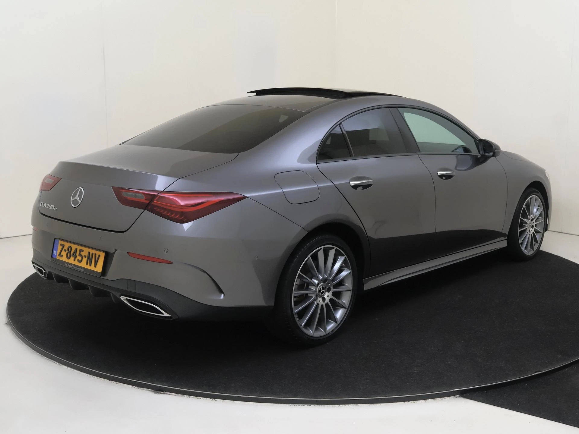 Mercedes-Benz-CLA-image-1