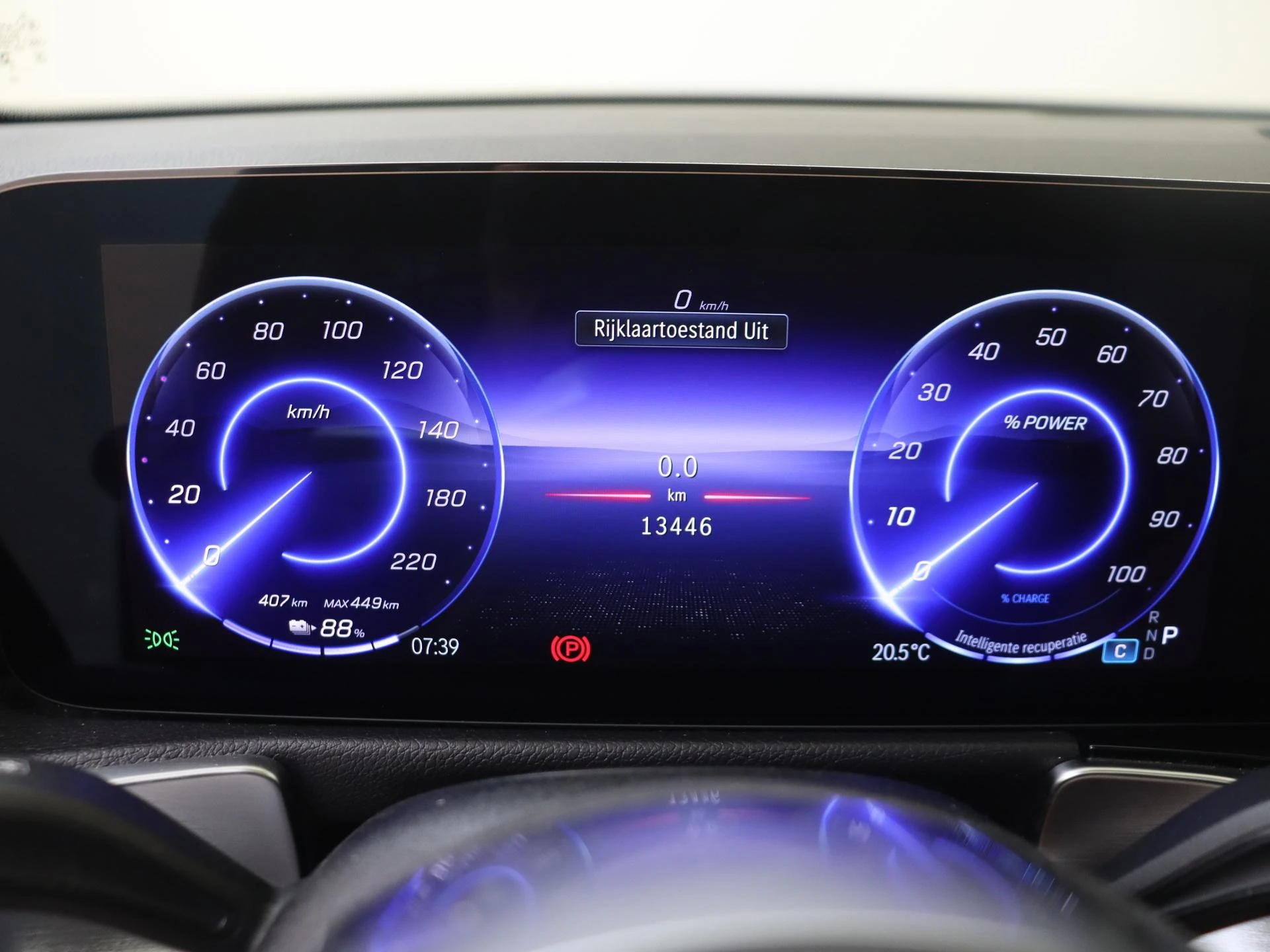 Mercedes-Benz-EQB-image-10