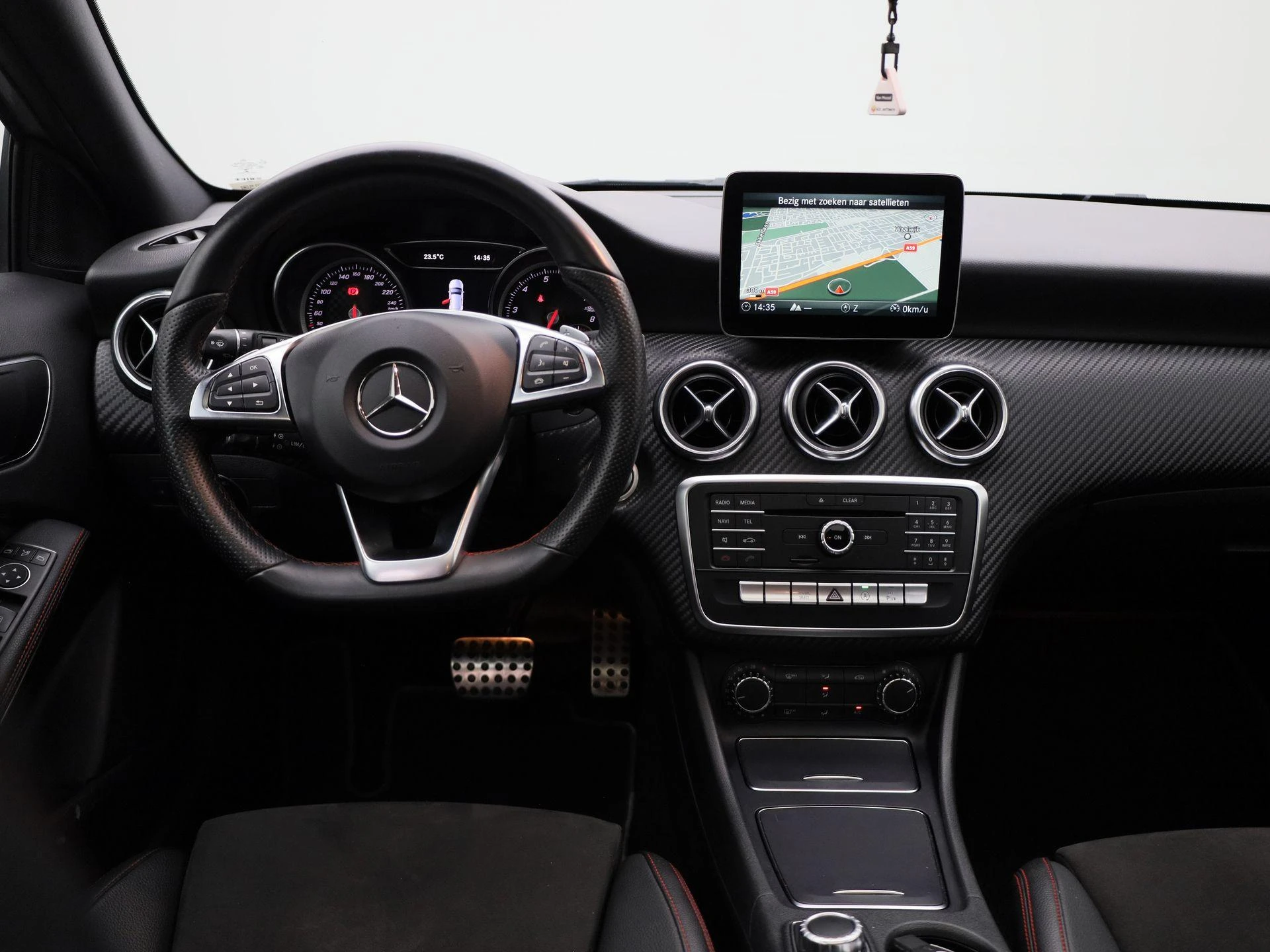 Mercedes-Benz-A-Klasse-image-6