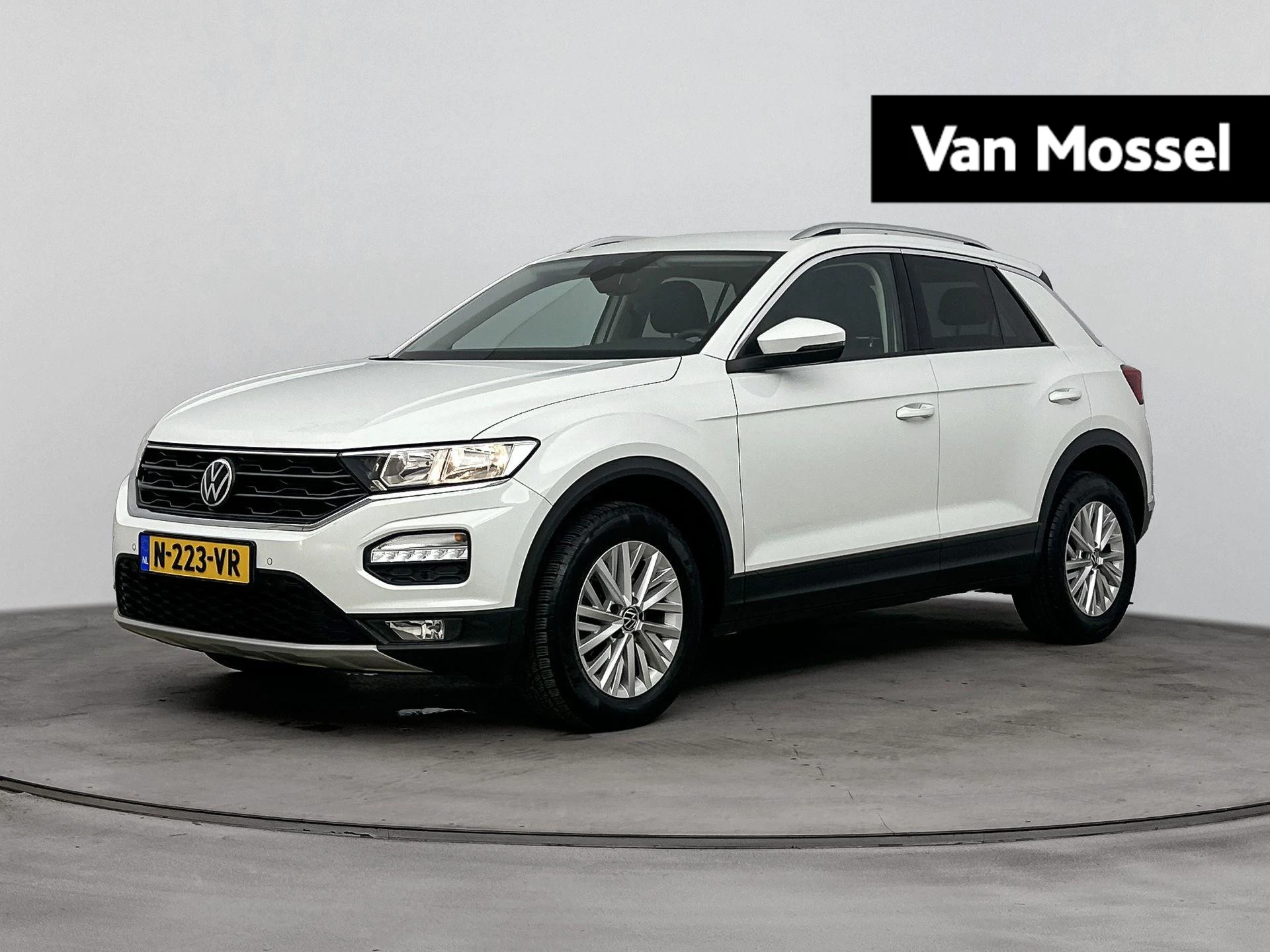 Volkswagen-T-Roc-image-0