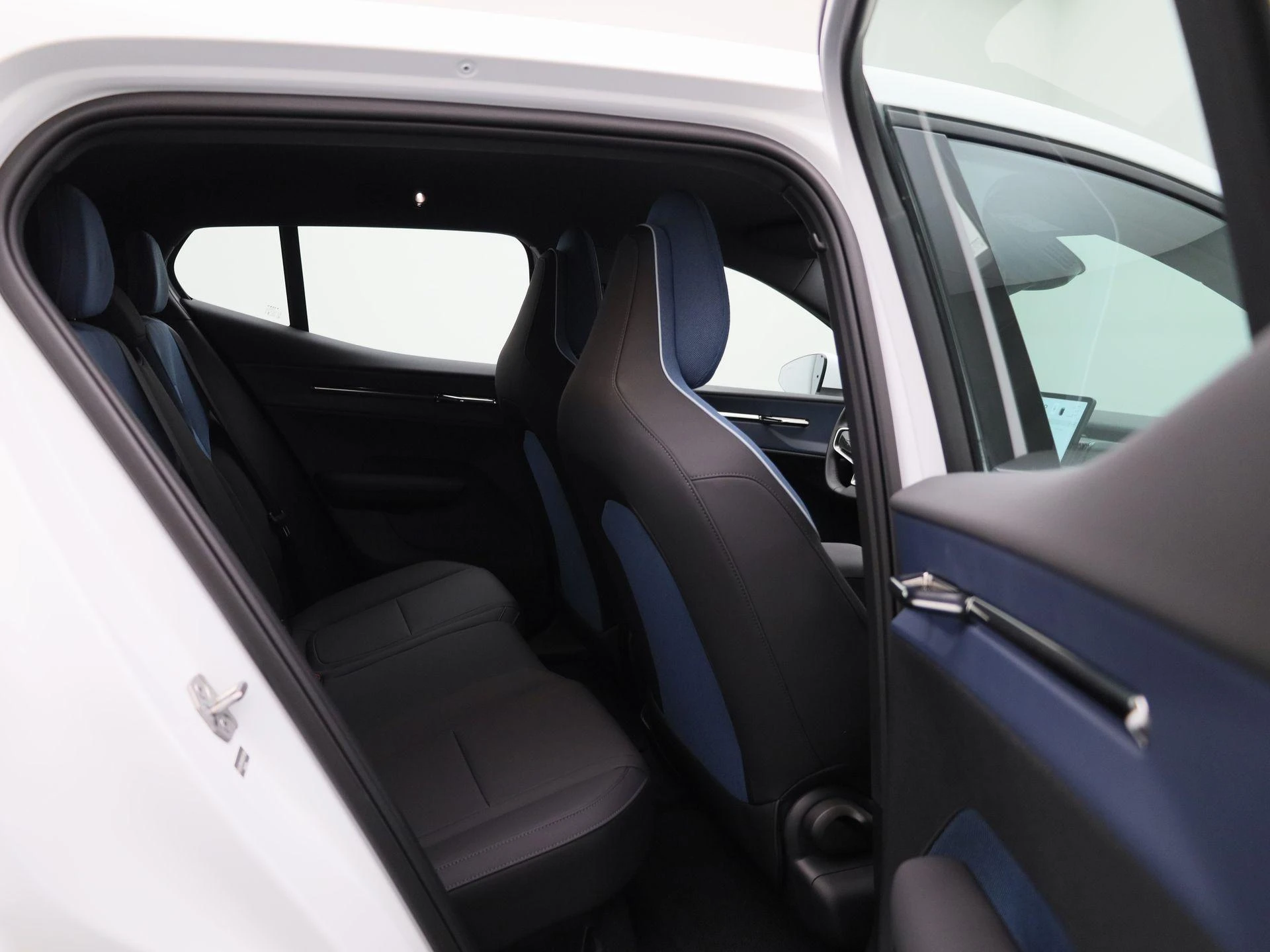Volvo-EX30-image-37