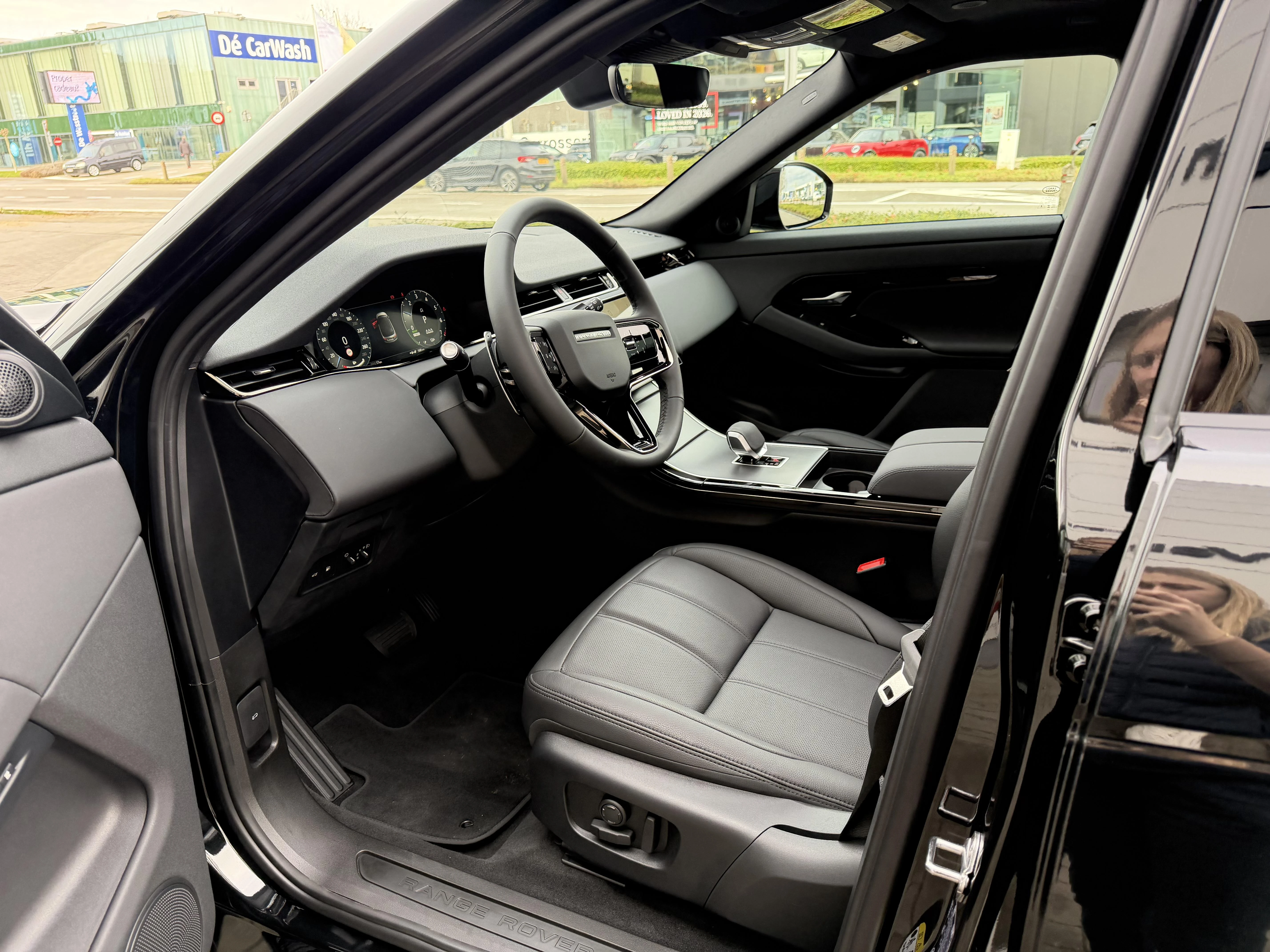 Land Rover-Range Rover Evoque-image-21
