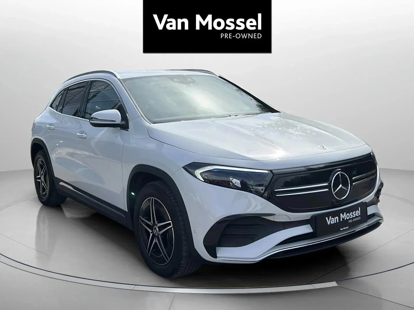 Mercedes-Benz-EQA-image-2