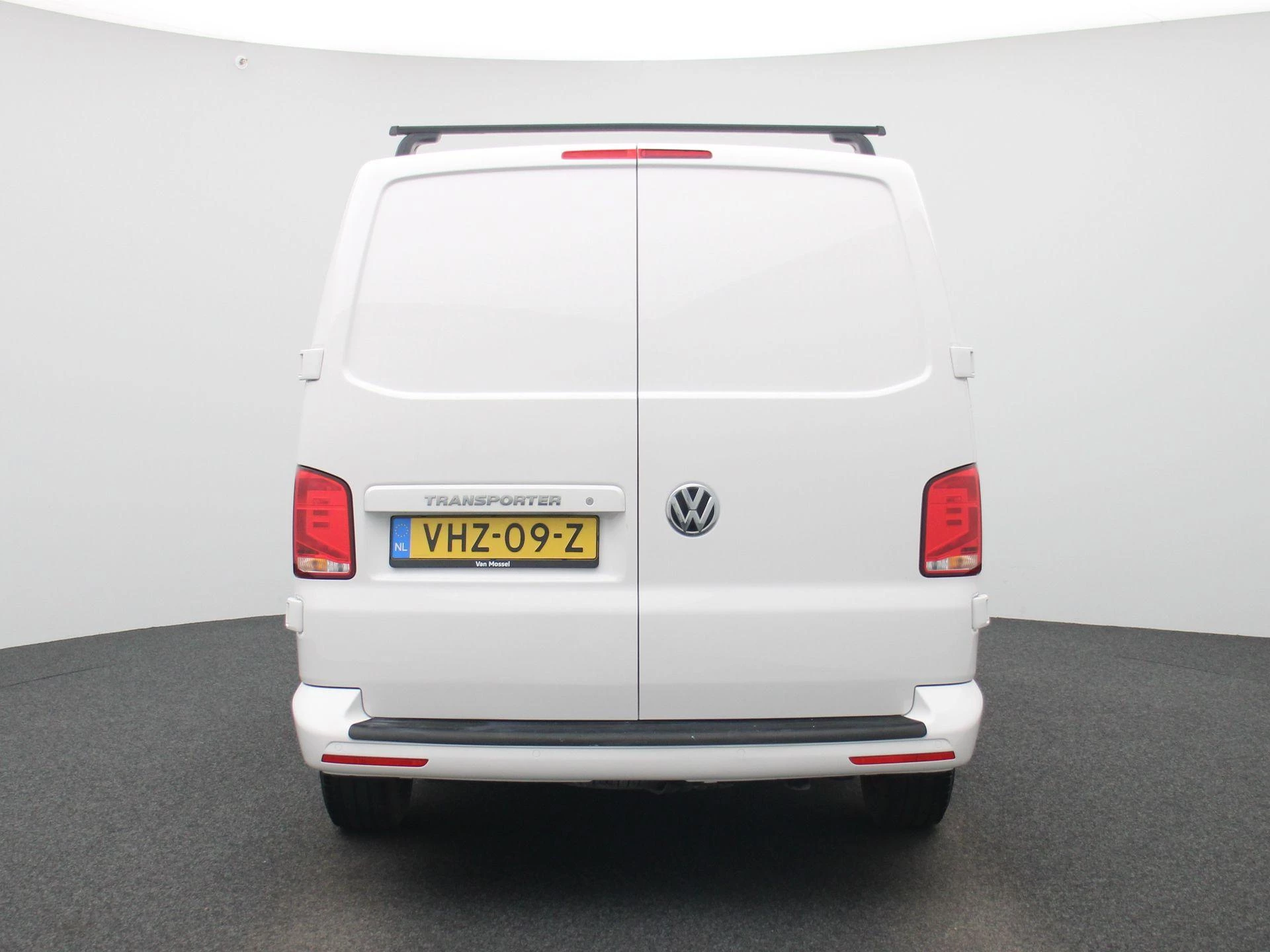 Volkswagen-Transporter-image-4