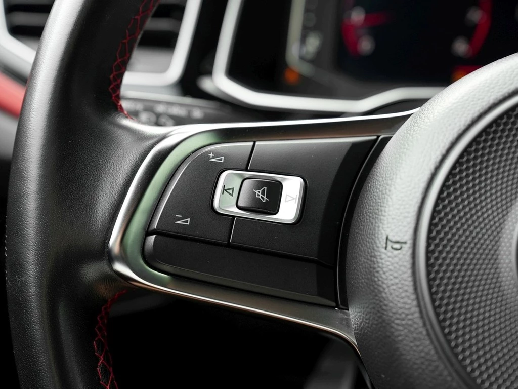 Volkswagen Polo GTI 2.0 TSI 6-Gang Schalter *LED*Navi*BEATS Audio*Climatronic*Sitzhzg*Digi-Cockpit*PDC*uvm...