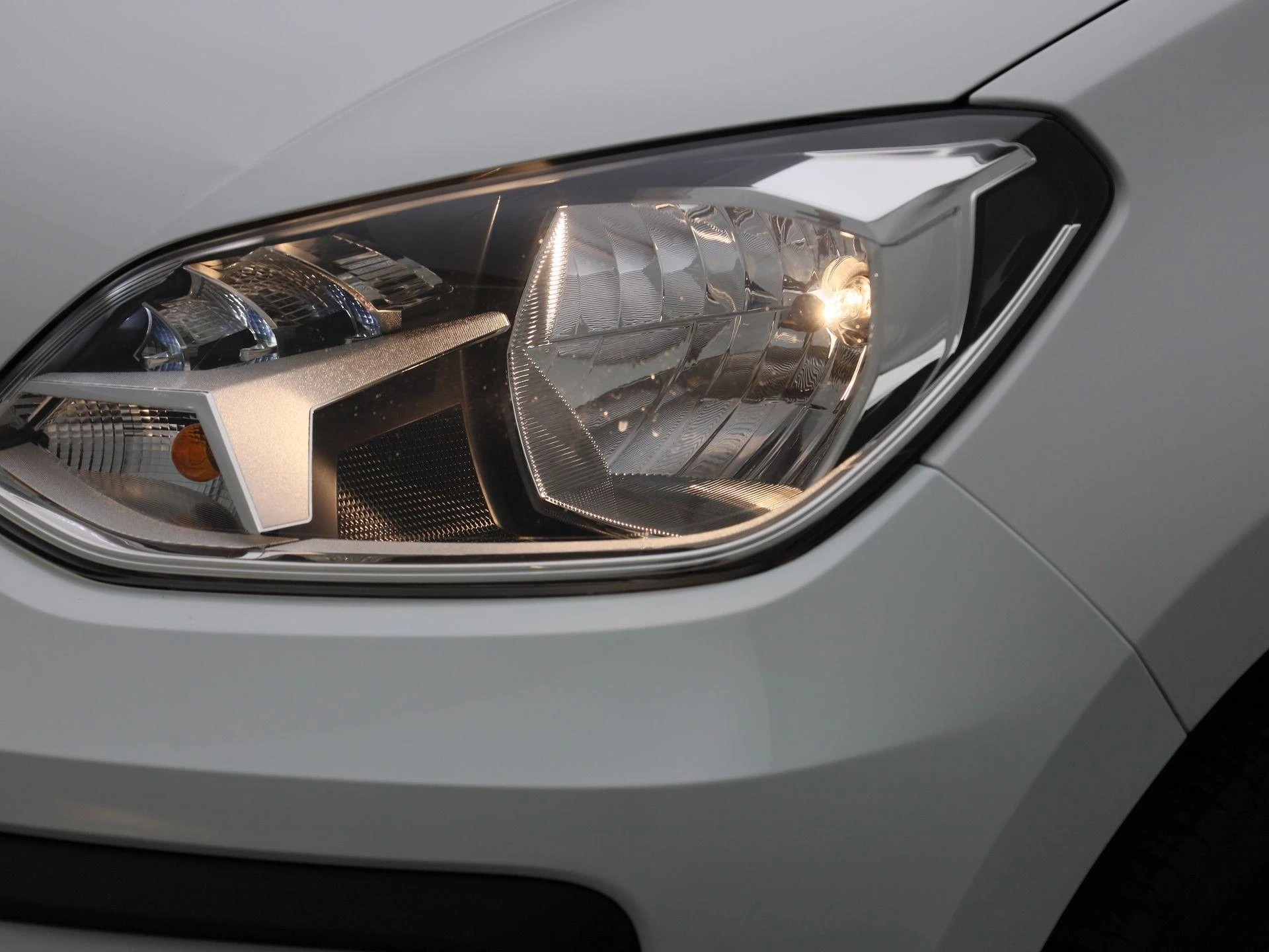 Volkswagen-up!-image-12