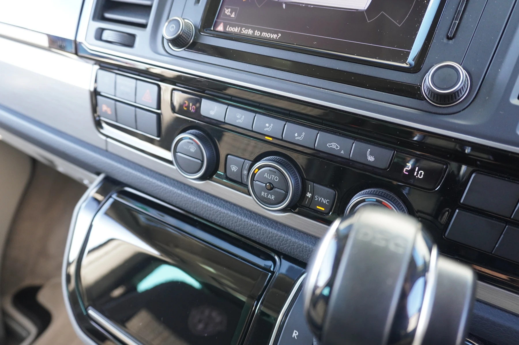 Volkswagen-California-image-23
