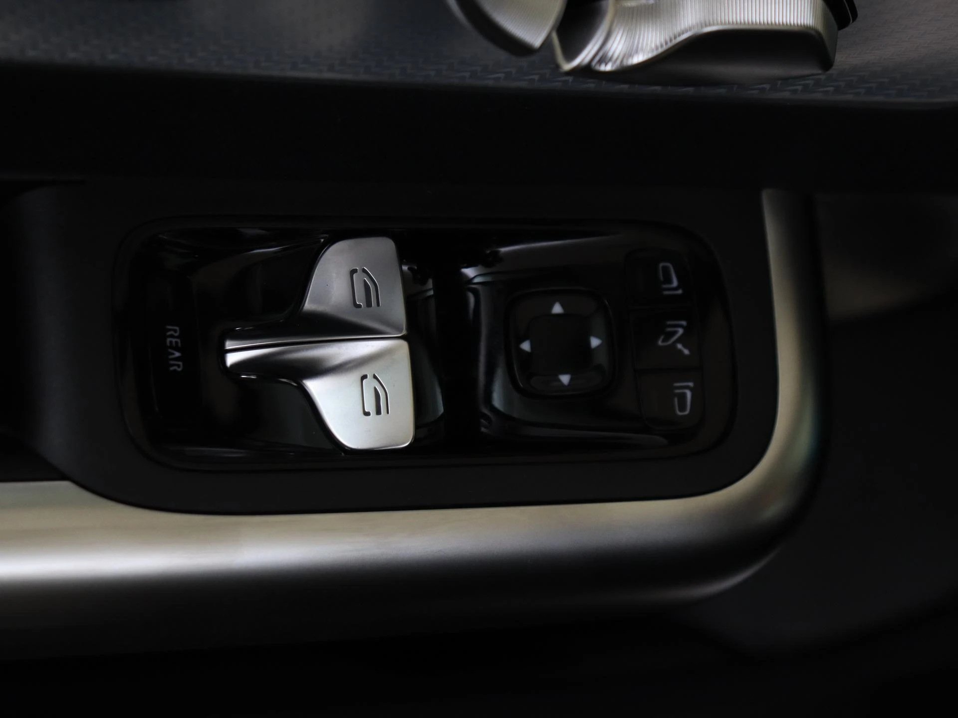 Mercedes-Benz-GLB-image-24