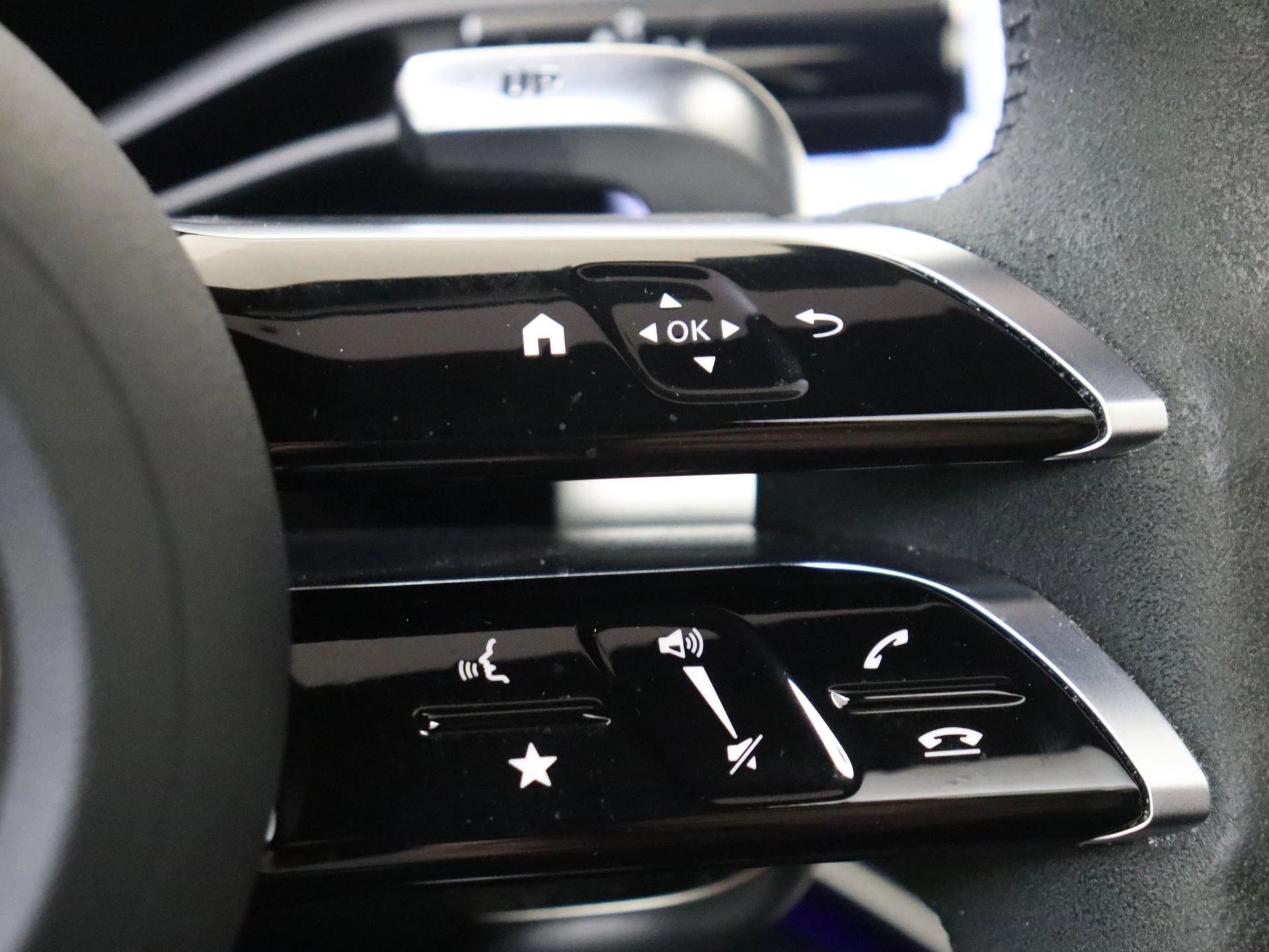 Mercedes-Benz-EQE-image-17