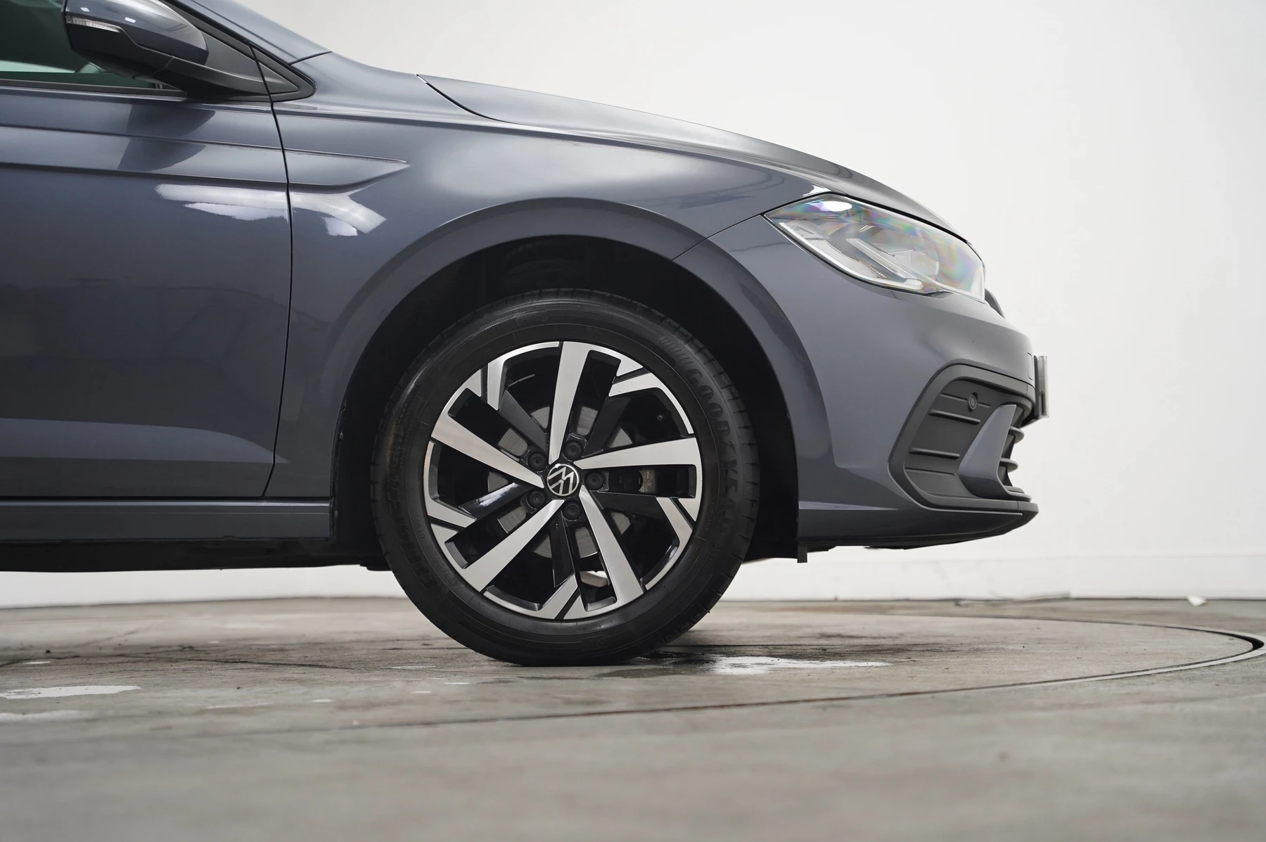 Volkswagen-Polo-image-23