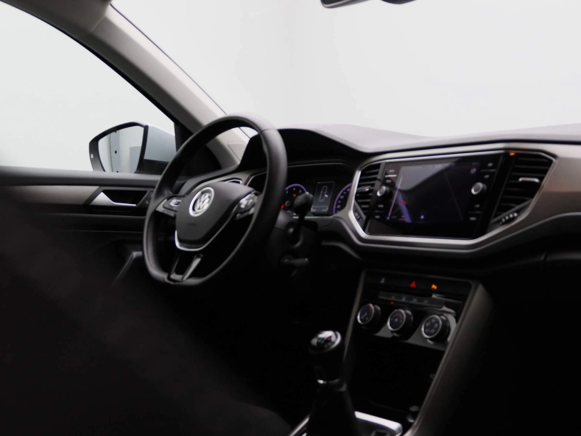 Volkswagen-T-Roc-image-26